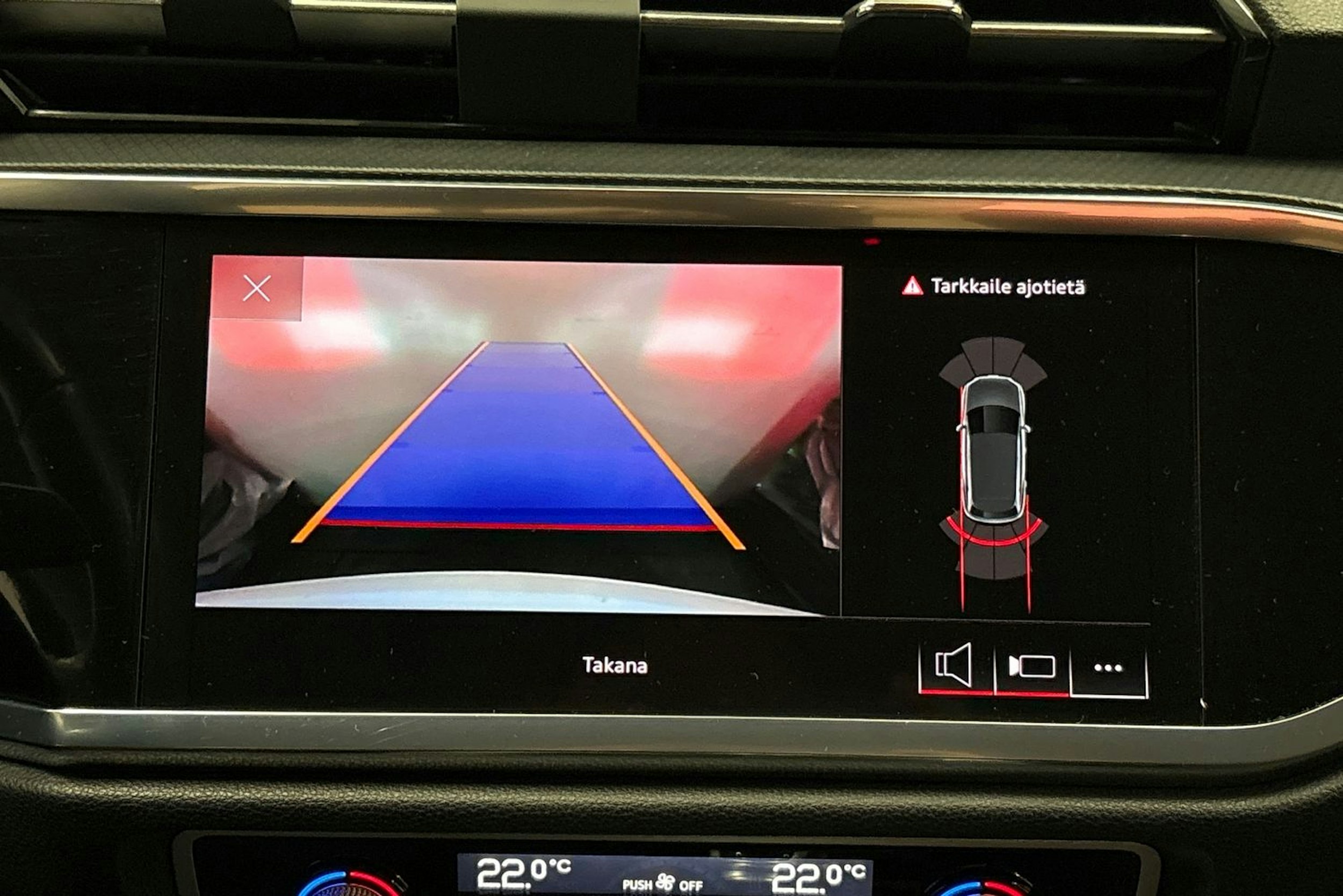 valkoinen Audi Q3 2023 kuva 15.