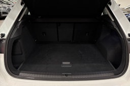 valkoinen Audi Q3 2023 kuva 16.