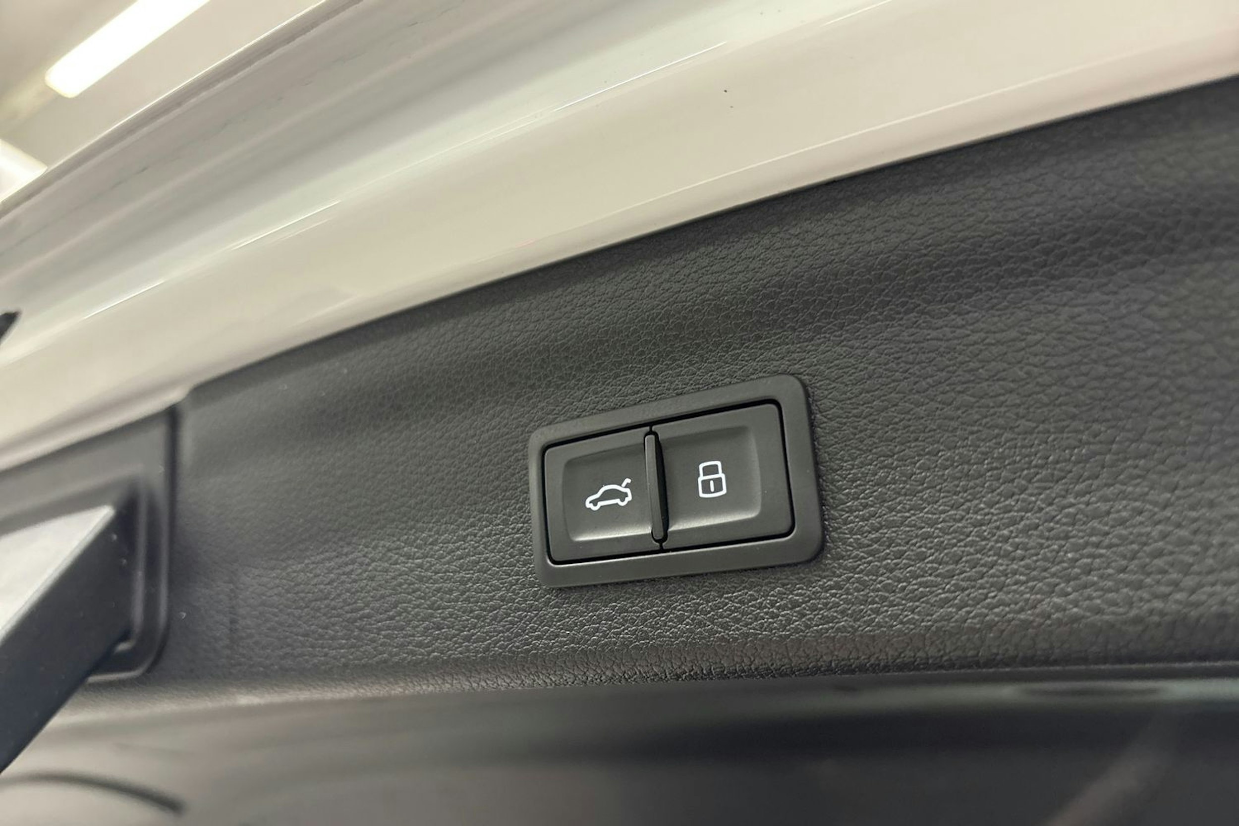 valkoinen Audi Q3 2023 kuva 17.