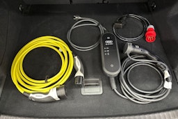 valkoinen Audi Q3 2023 kuva 18.