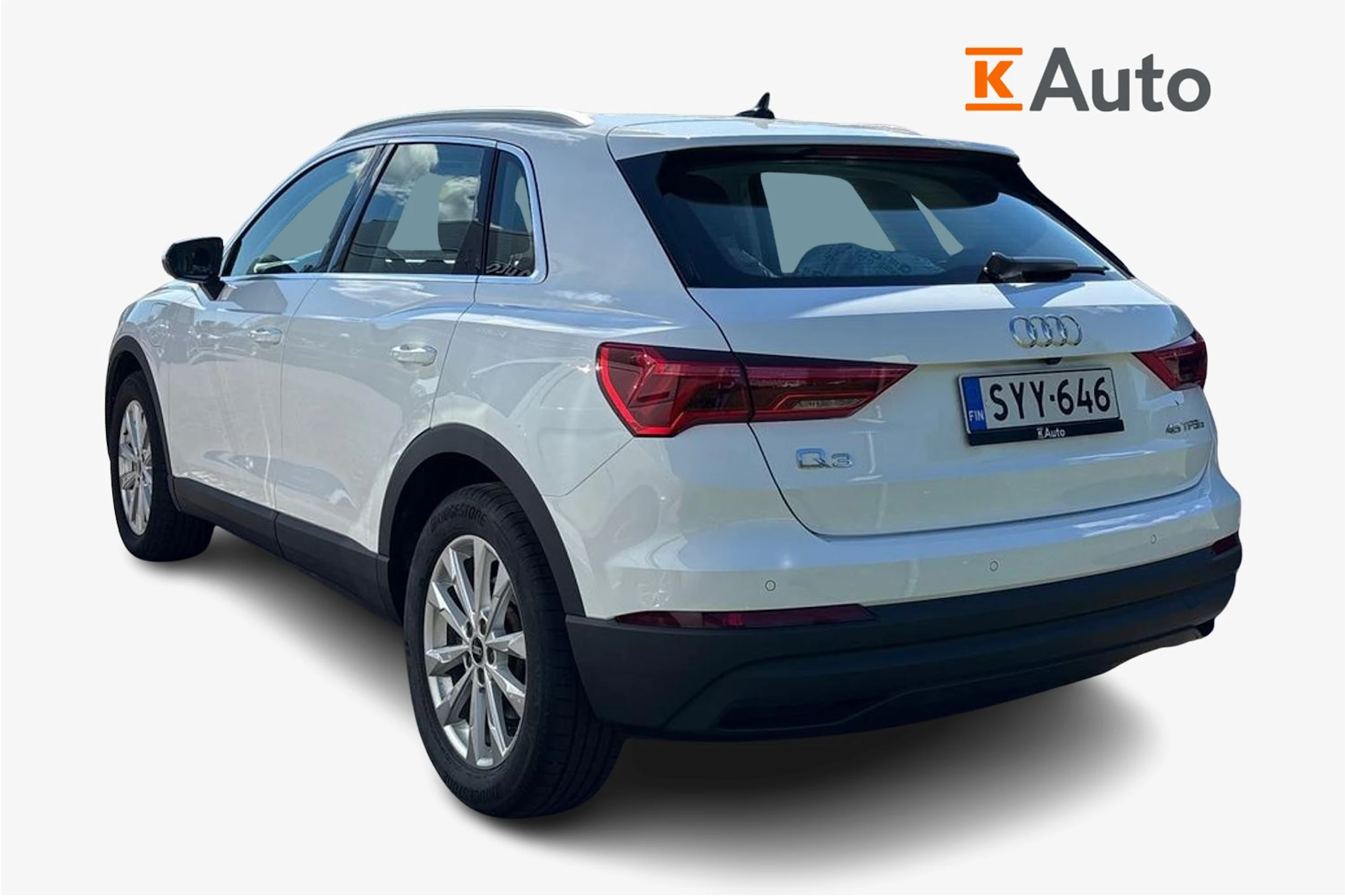 valkoinen Audi Q3 2023 kuva 2.