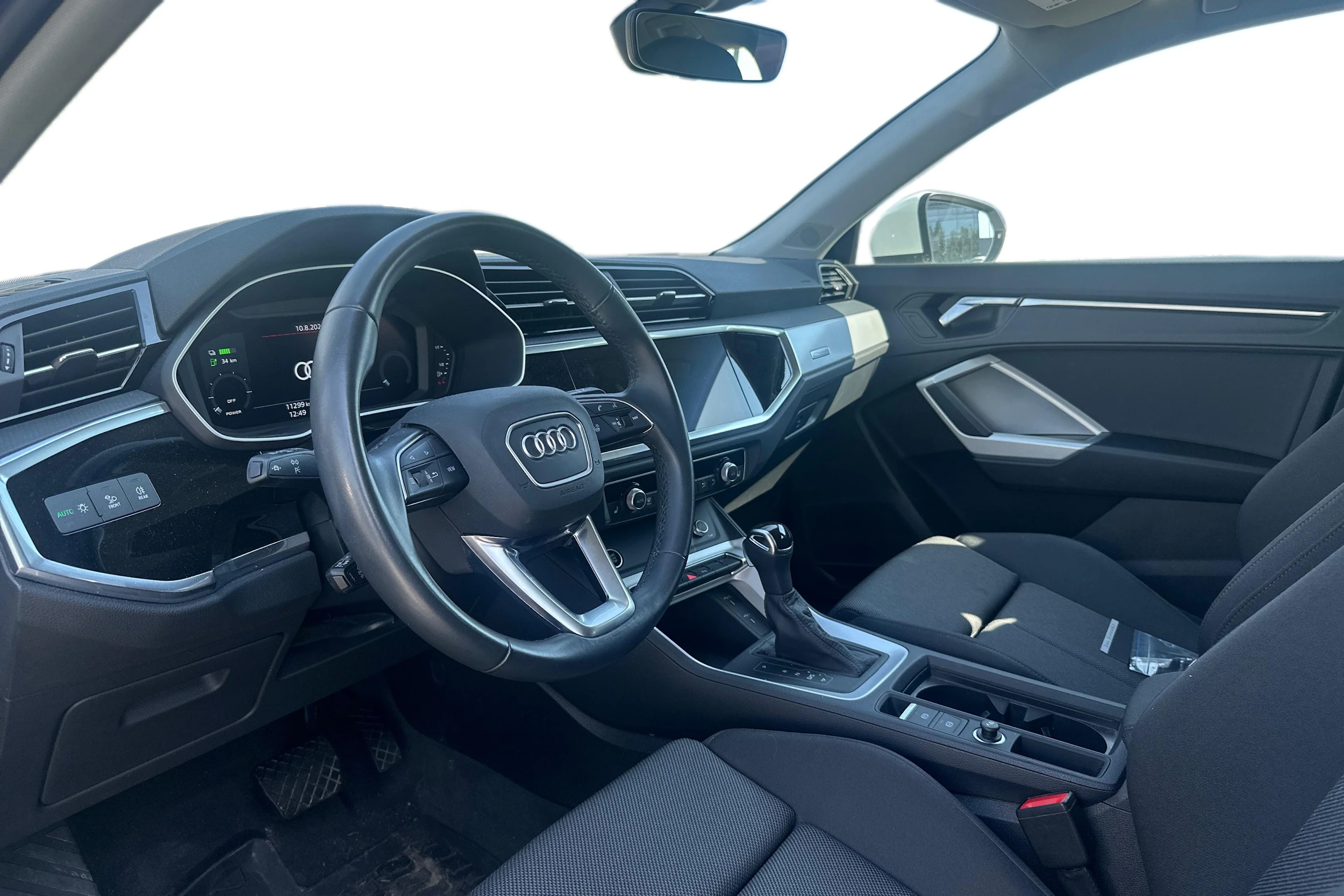 valkoinen Audi Q3 2024 kuva 3.