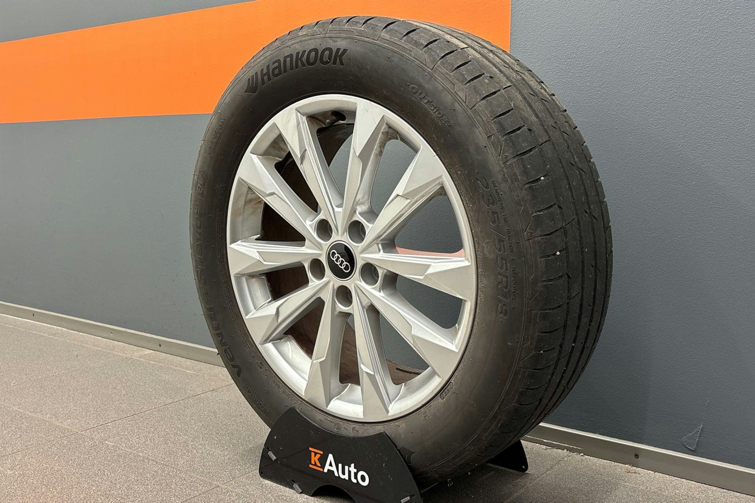 valkoinen Audi Q3 2024 kuva 10.