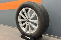 valkoinen Audi Q3 2024 kuva 10.