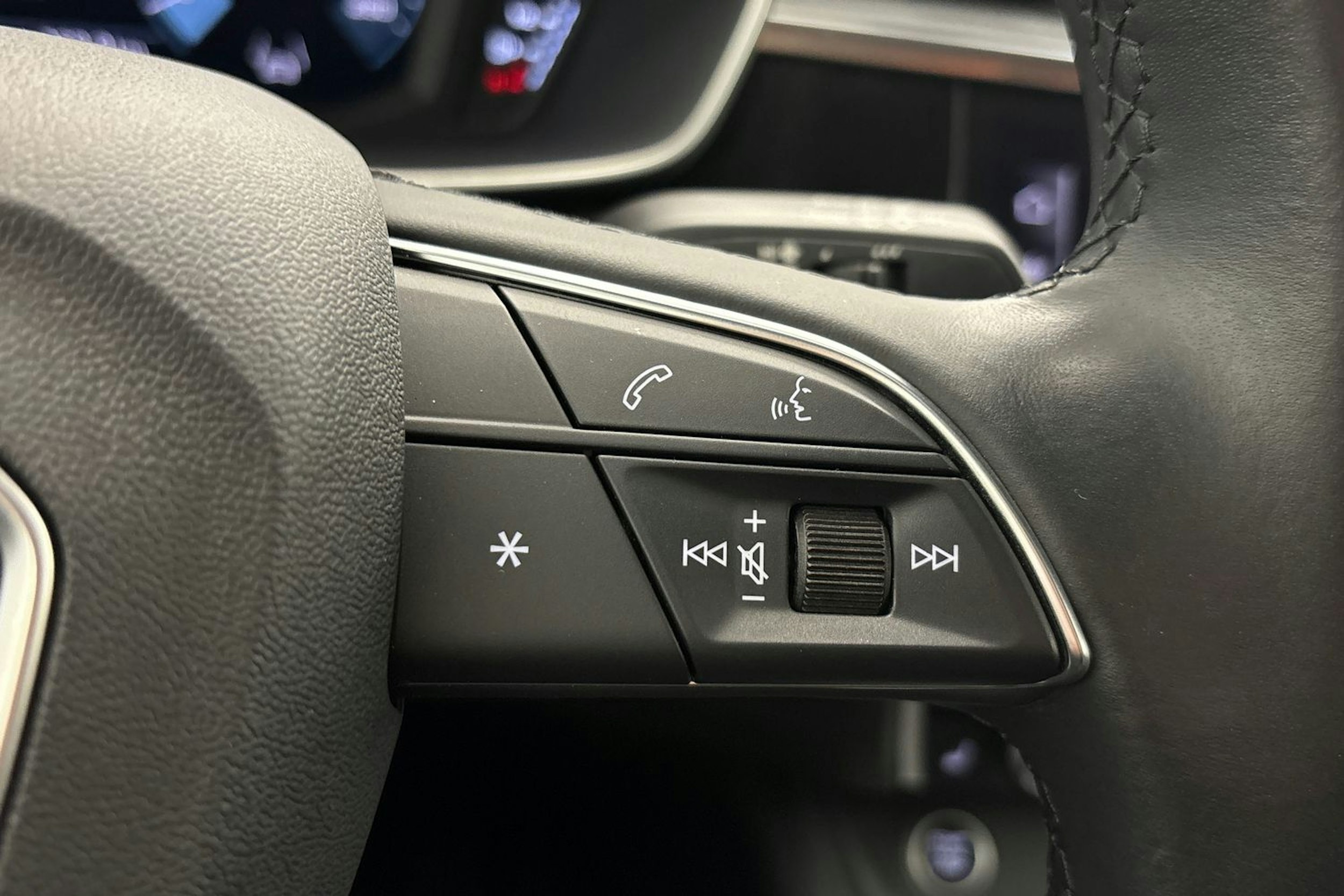 valkoinen Audi Q3 2024 kuva 14.