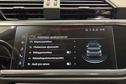 valkoinen Audi Q3 2024 kuva 18.