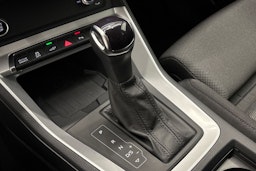 valkoinen Audi Q3 2024 kuva 21.