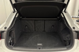 valkoinen Audi Q3 2024 kuva 22.