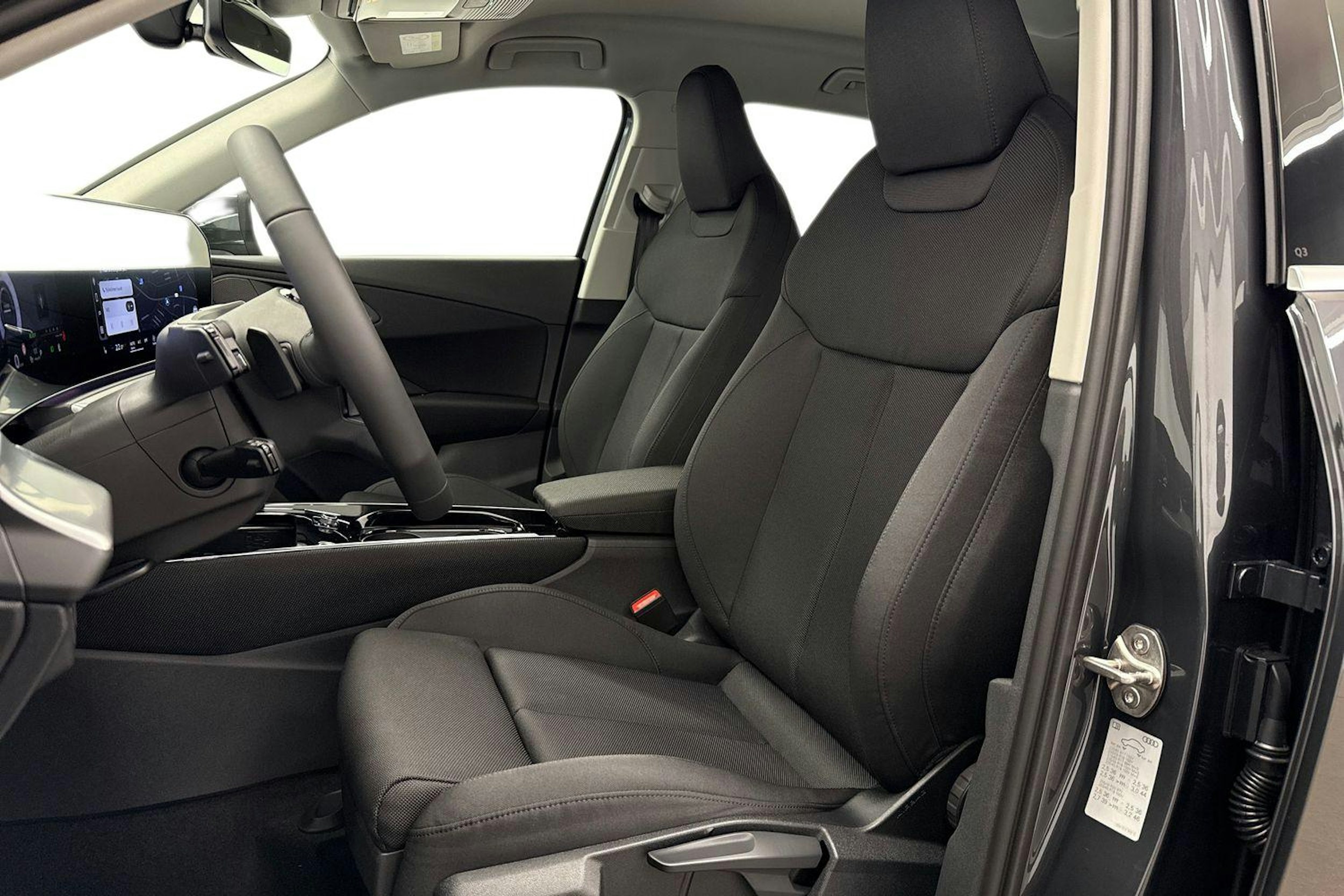 met. harmaa Audi Q3 2025 kuva 8.