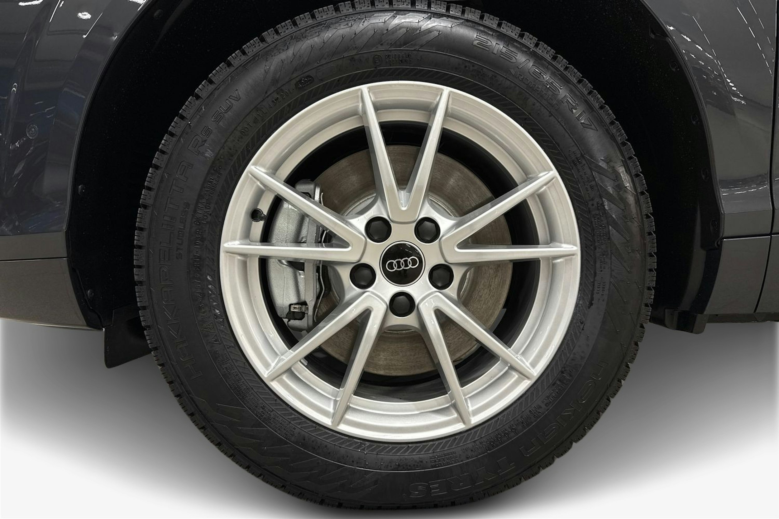 met. harmaa Audi Q3 2025 kuva 9.