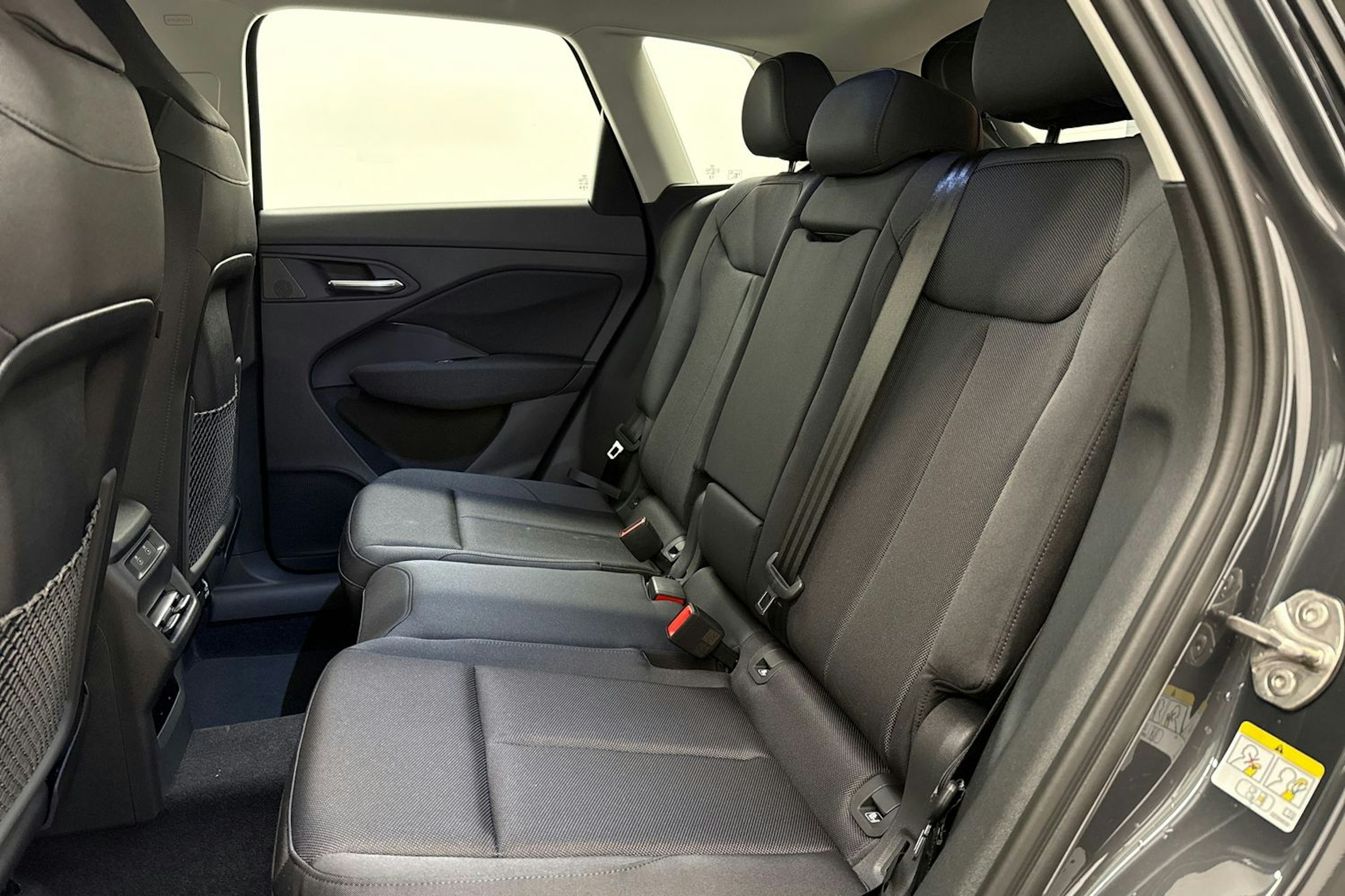 met. harmaa Audi Q3 2025 kuva 12.