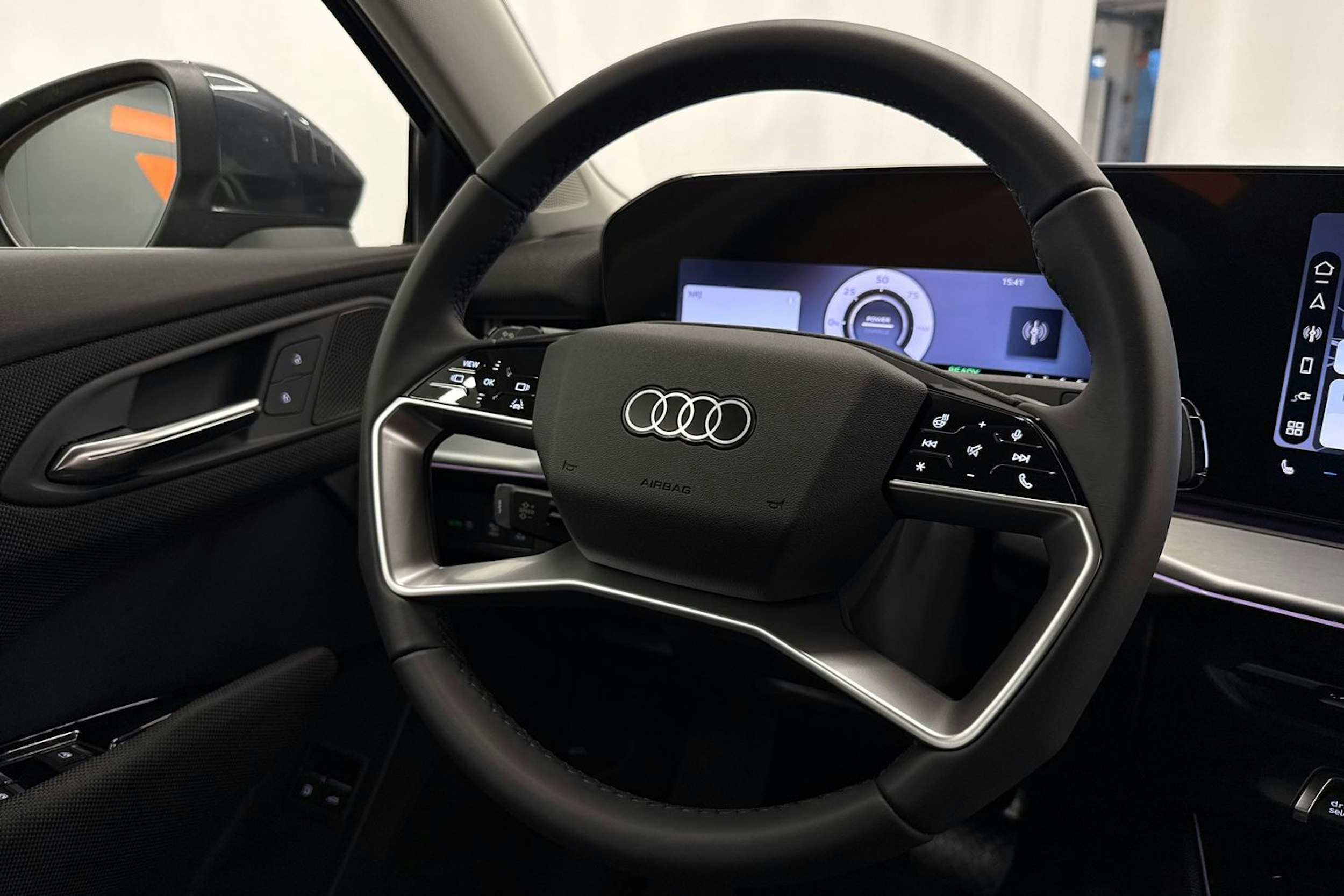 met. harmaa Audi Q3 2025 kuva 14.