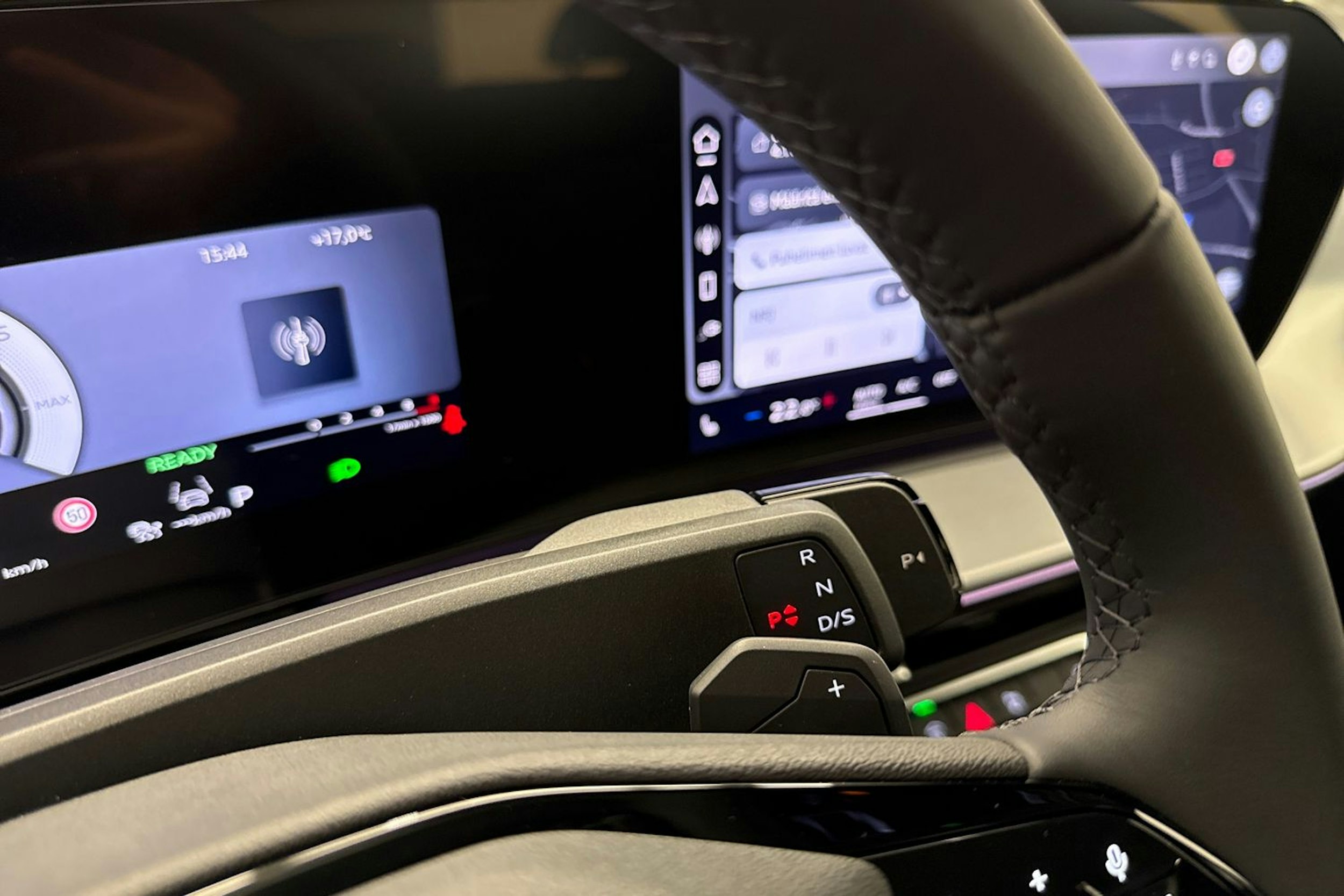 met. harmaa Audi Q3 2025 kuva 16.