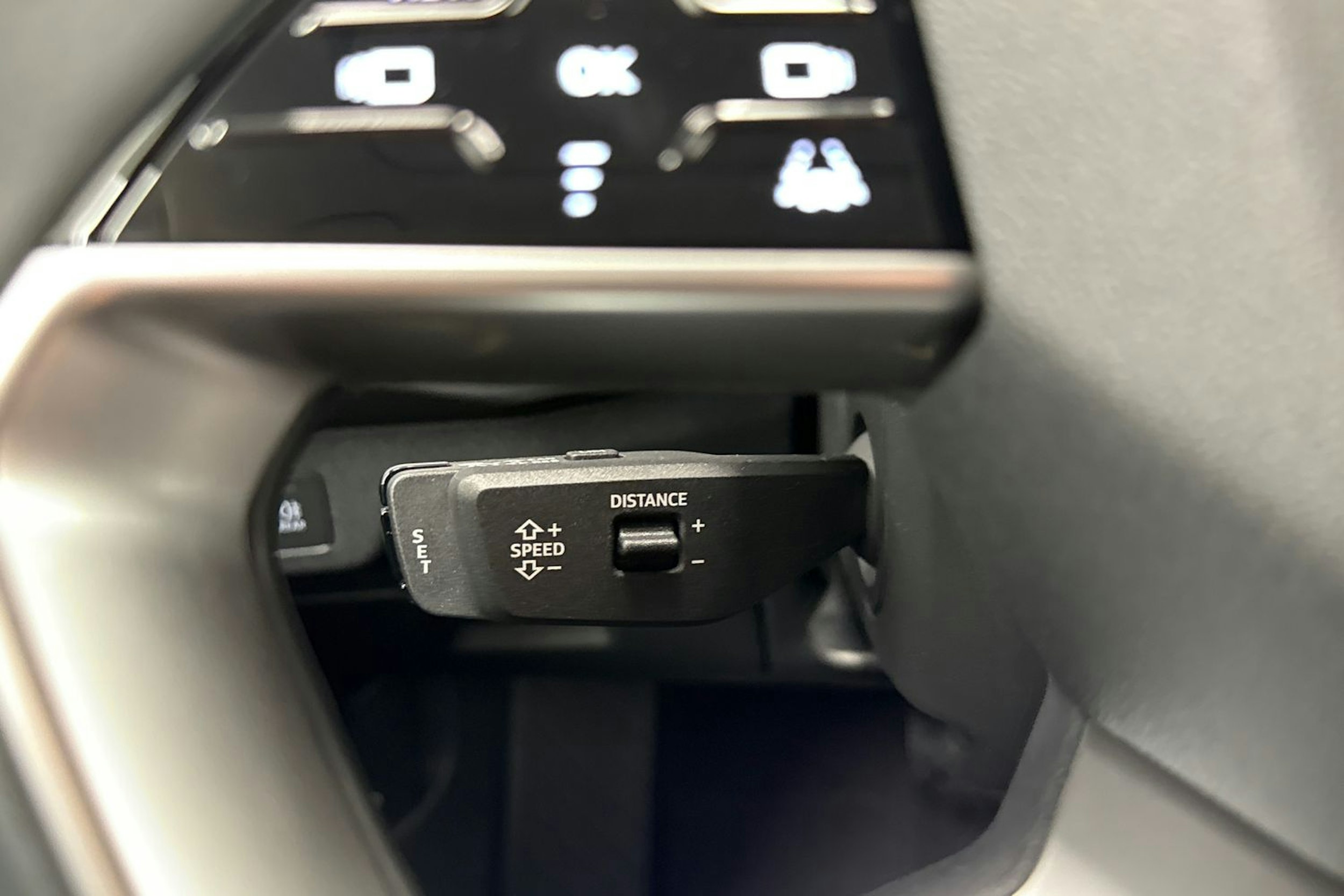 met. harmaa Audi Q3 2025 kuva 17.