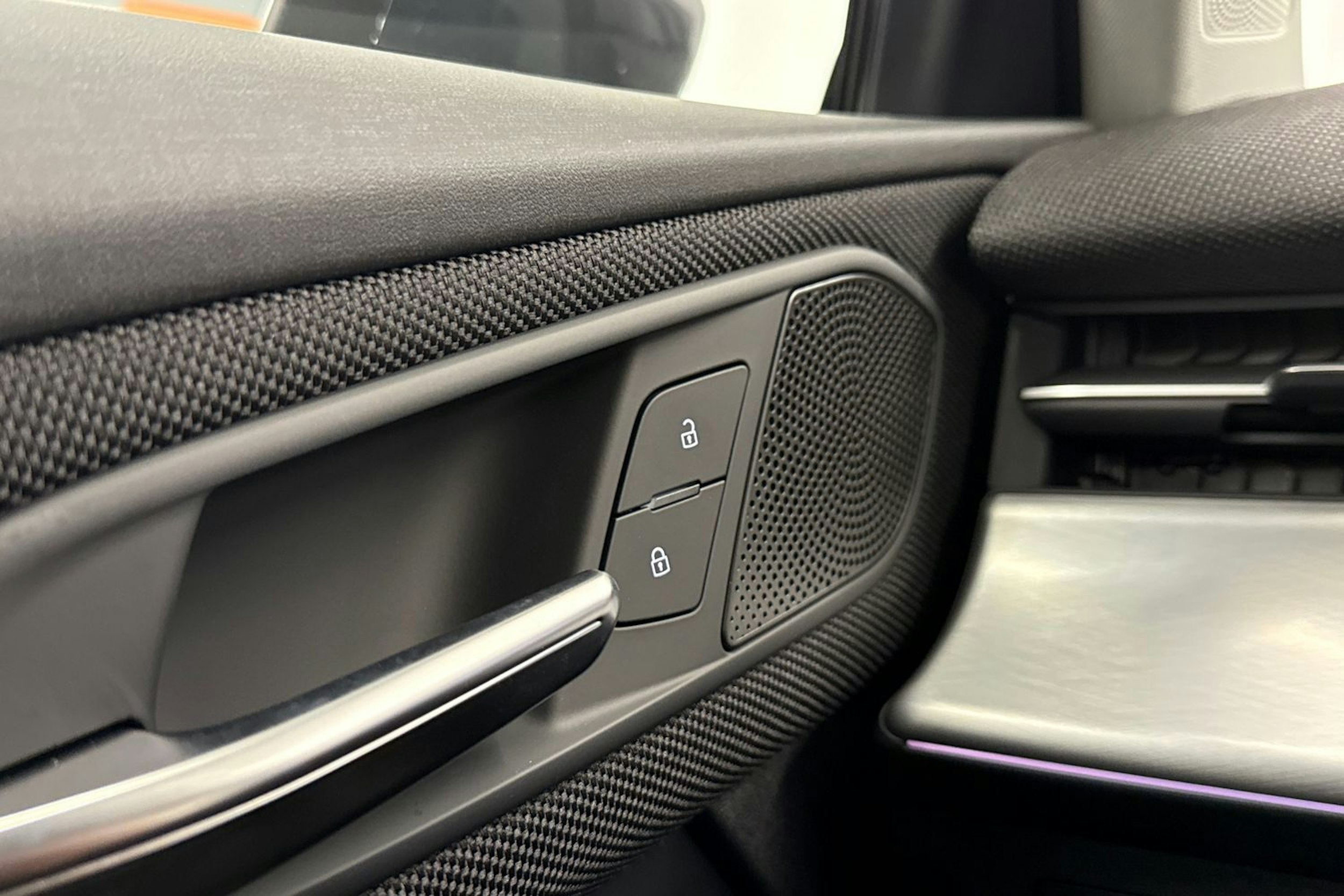 met. harmaa Audi Q3 2025 kuva 19.