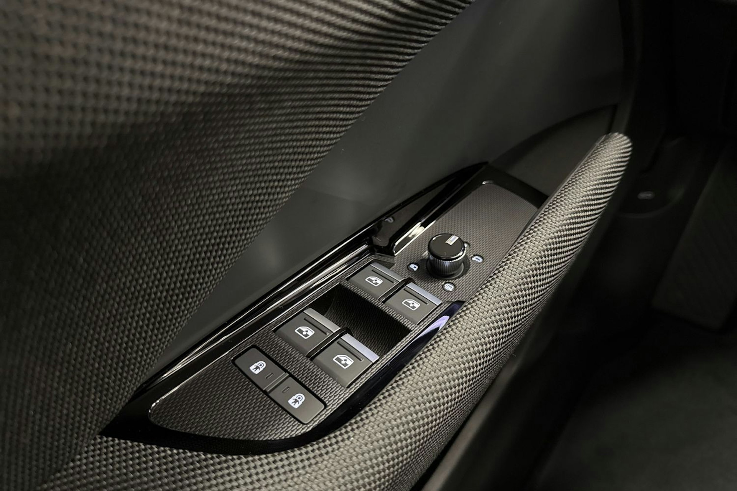 met. harmaa Audi Q3 2025 kuva 20.