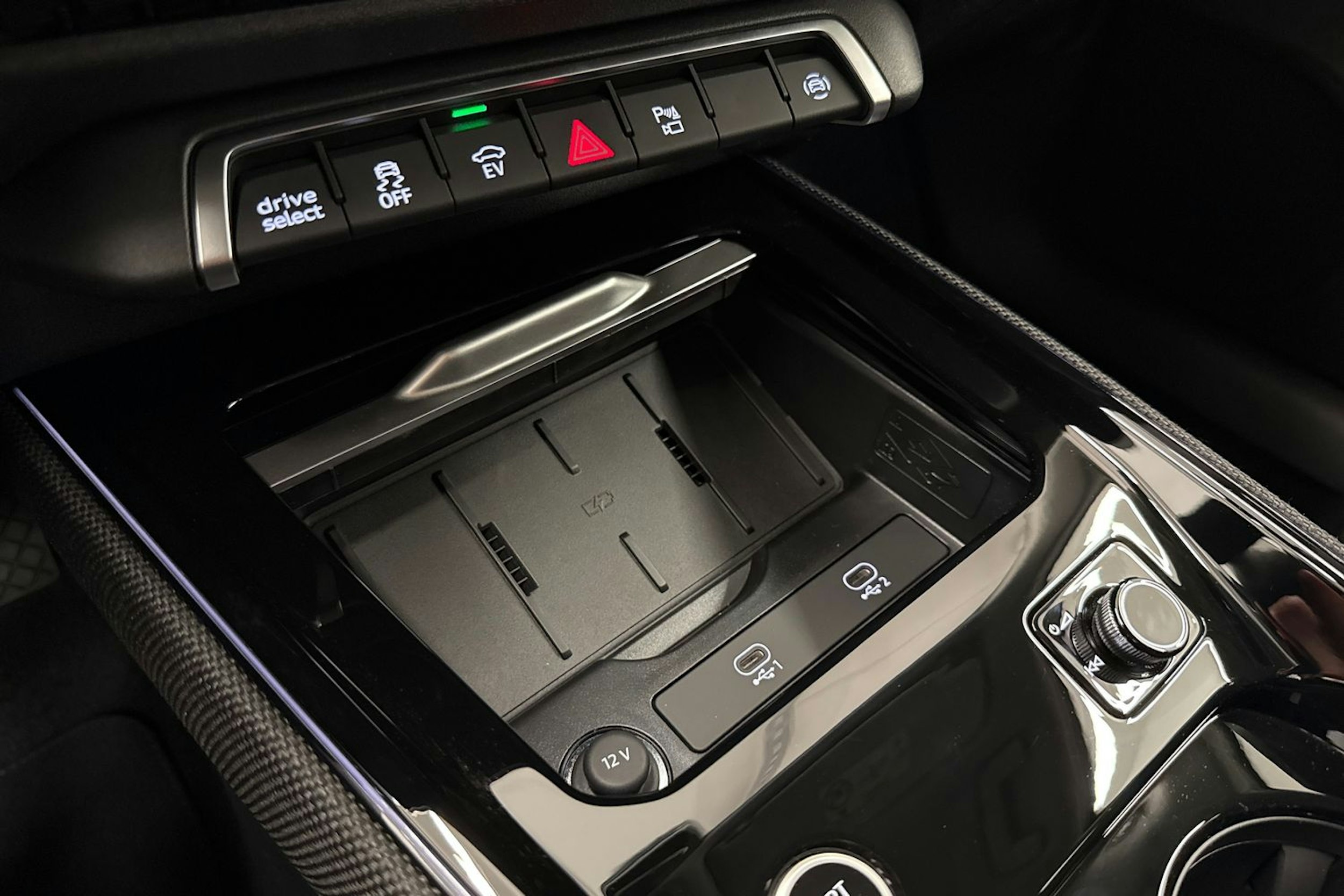 met. harmaa Audi Q3 2025 kuva 22.