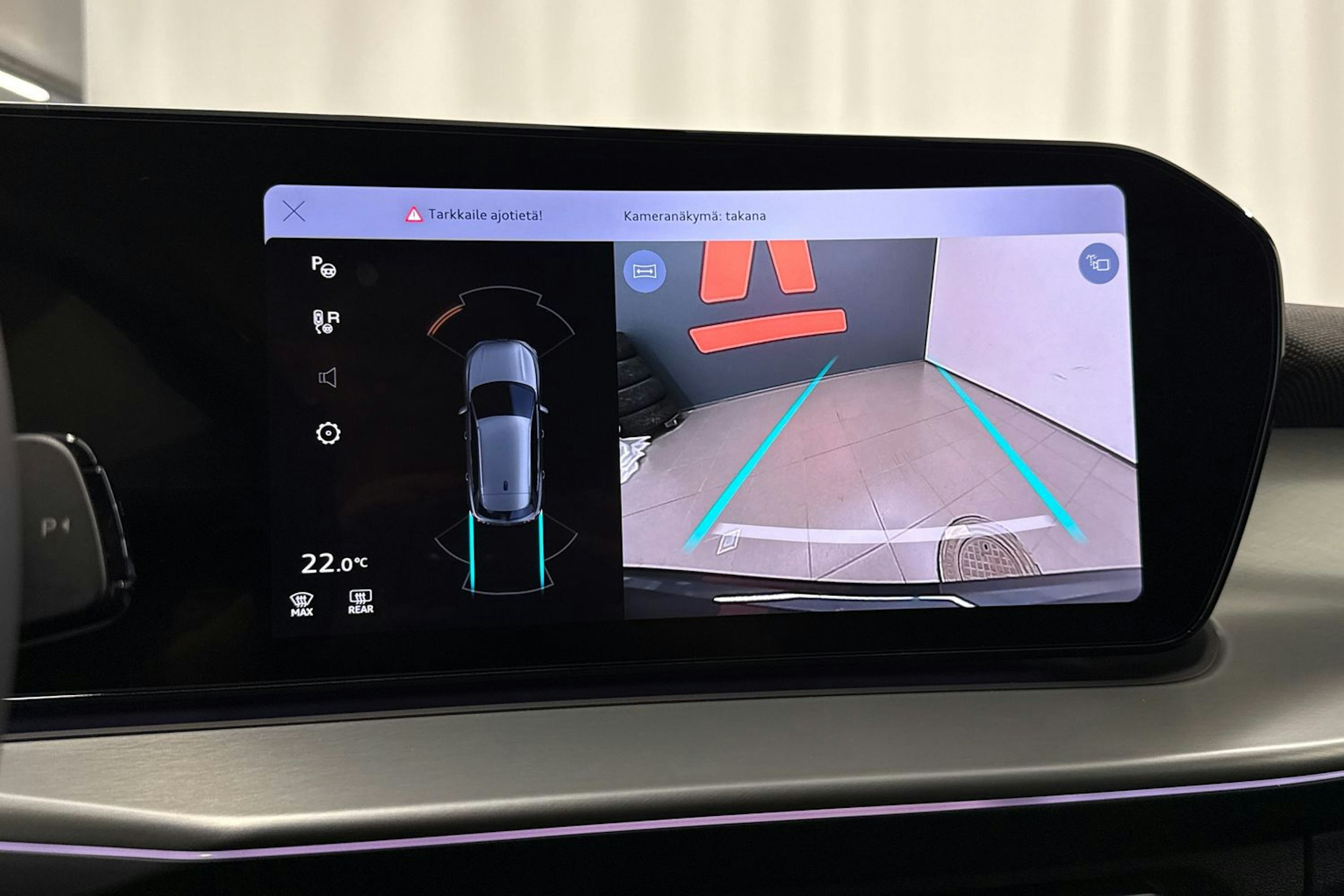 met. harmaa Audi Q3 2025 kuva 23.