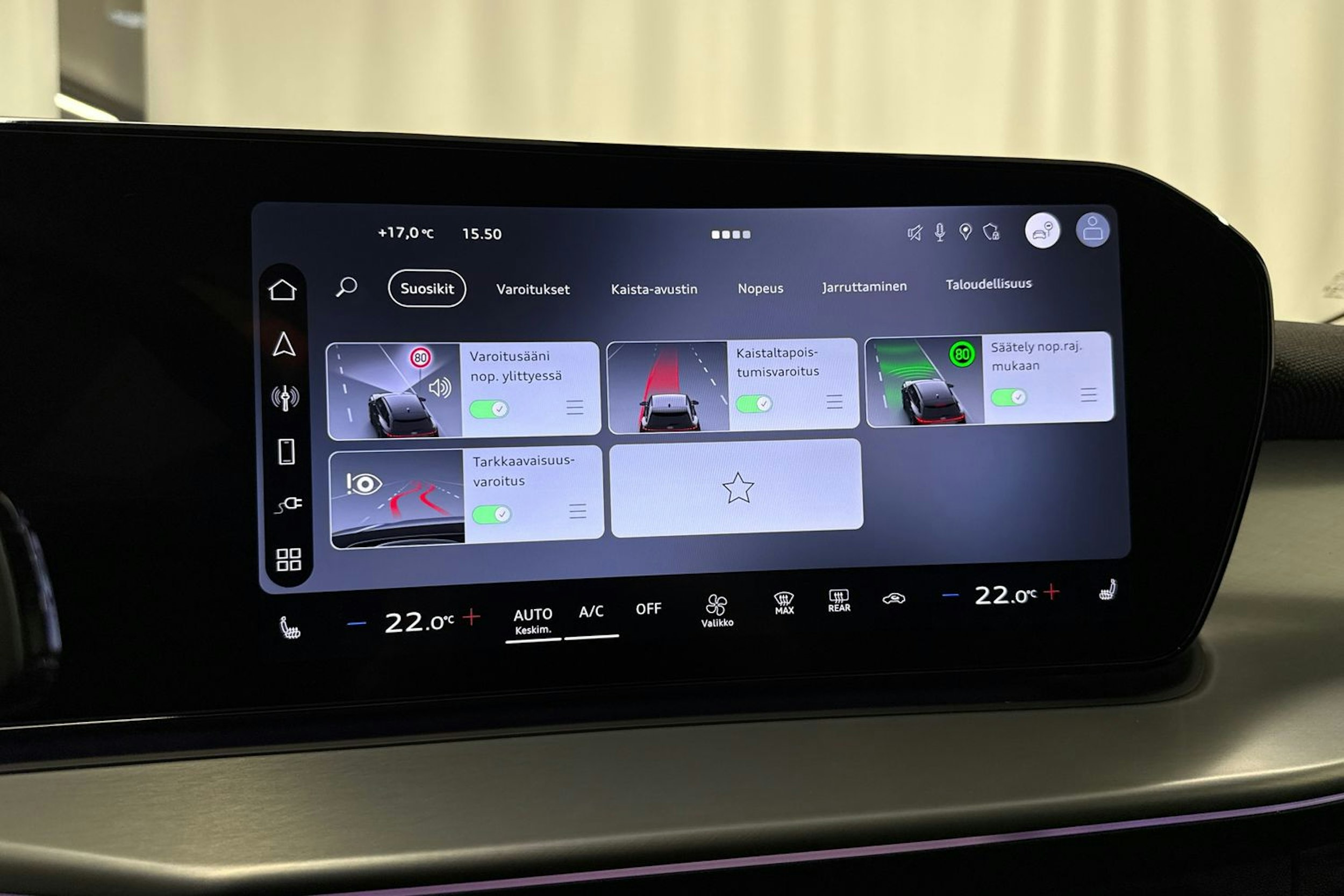 met. harmaa Audi Q3 2025 kuva 25.