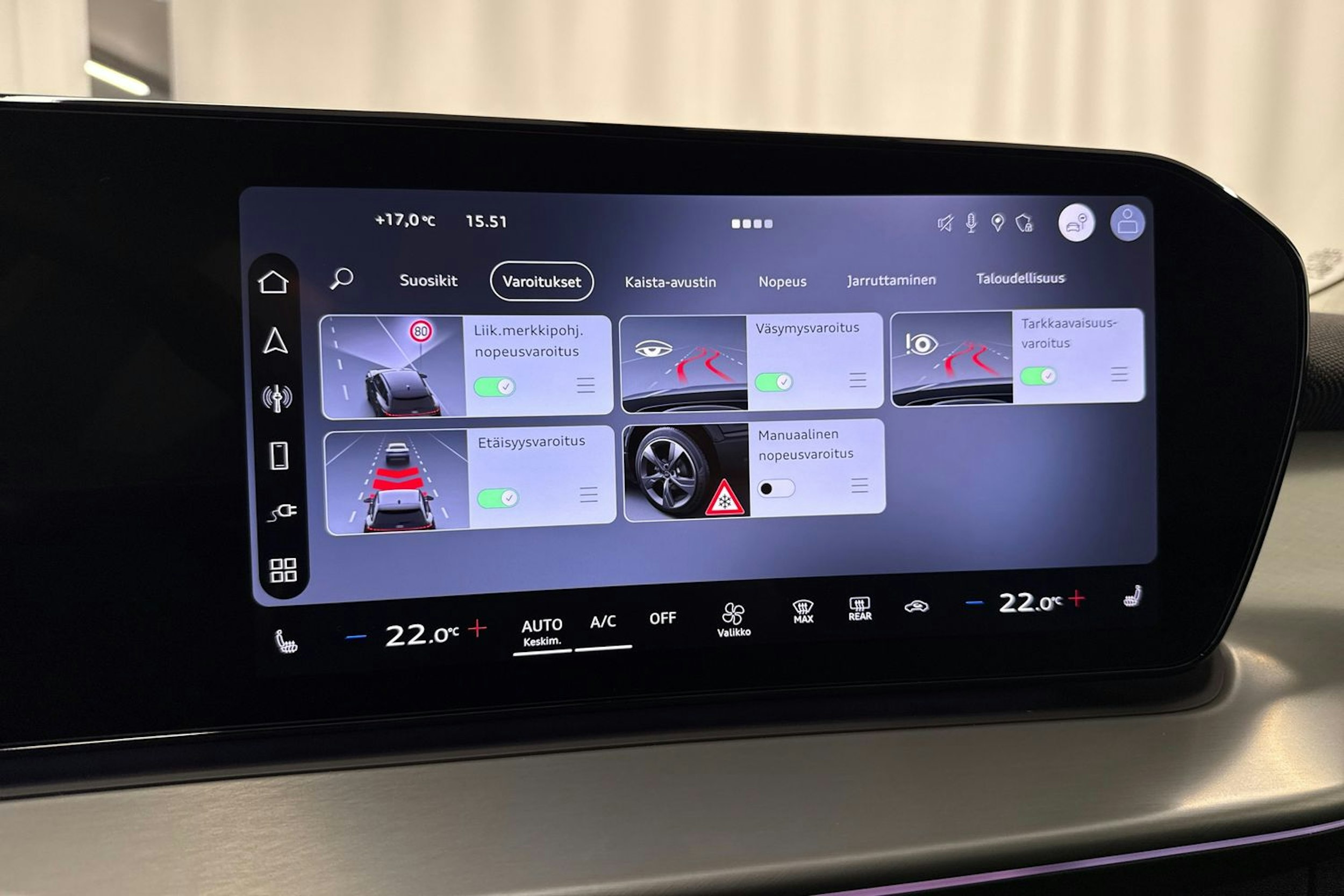 met. harmaa Audi Q3 2025 kuva 26.