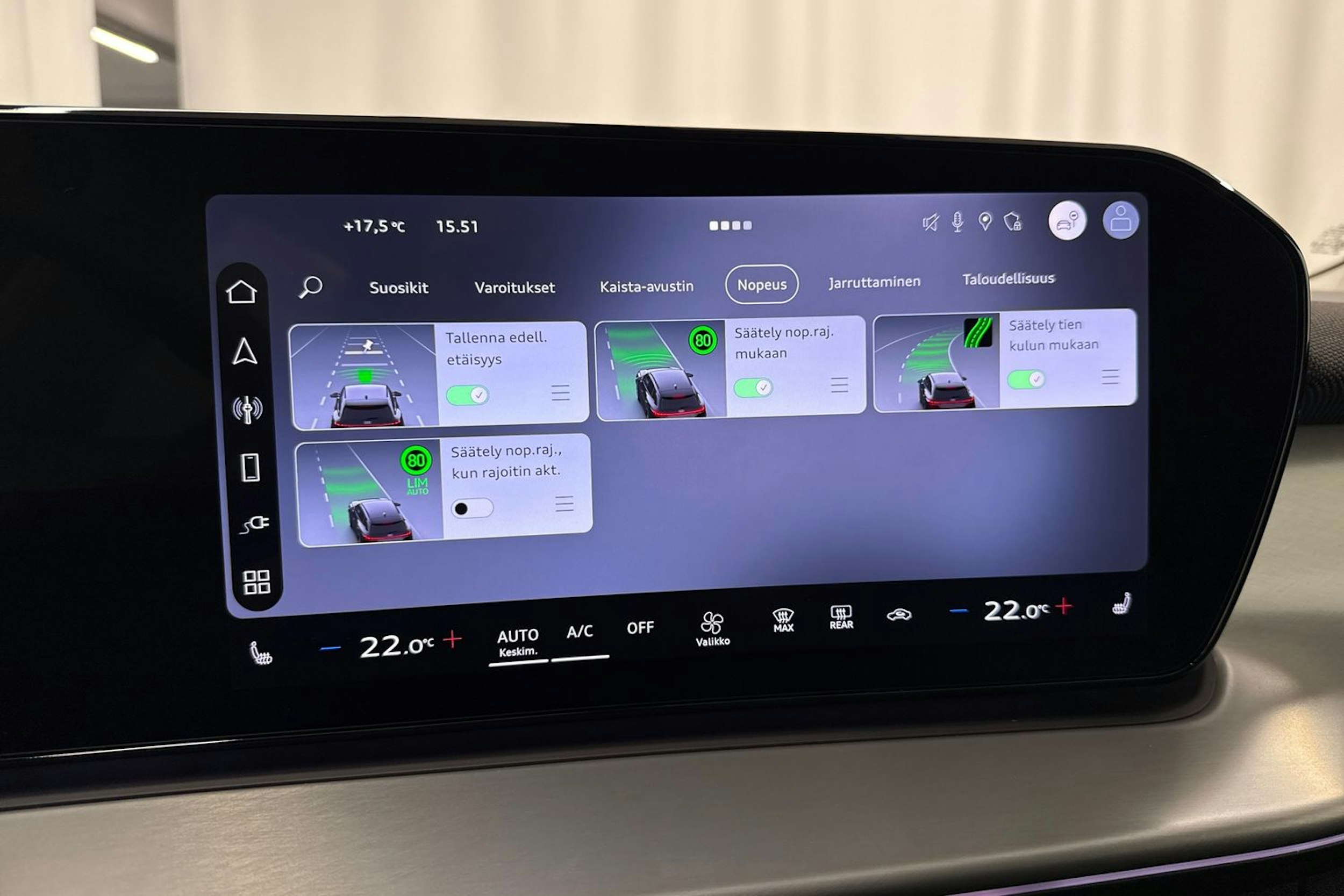 met. harmaa Audi Q3 2025 kuva 28.