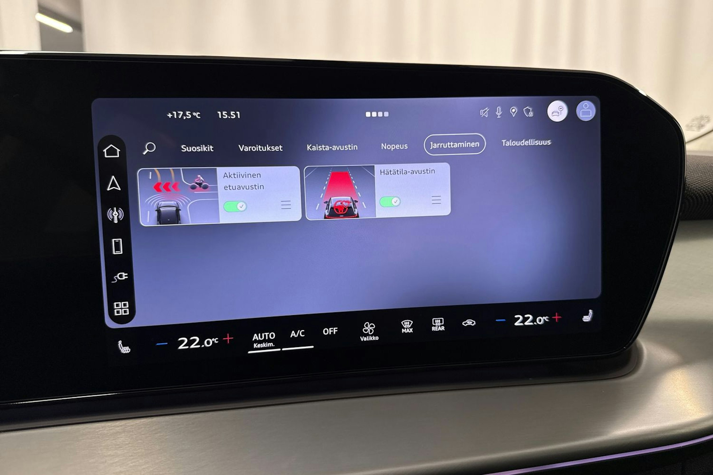 met. harmaa Audi Q3 2025 kuva 29.