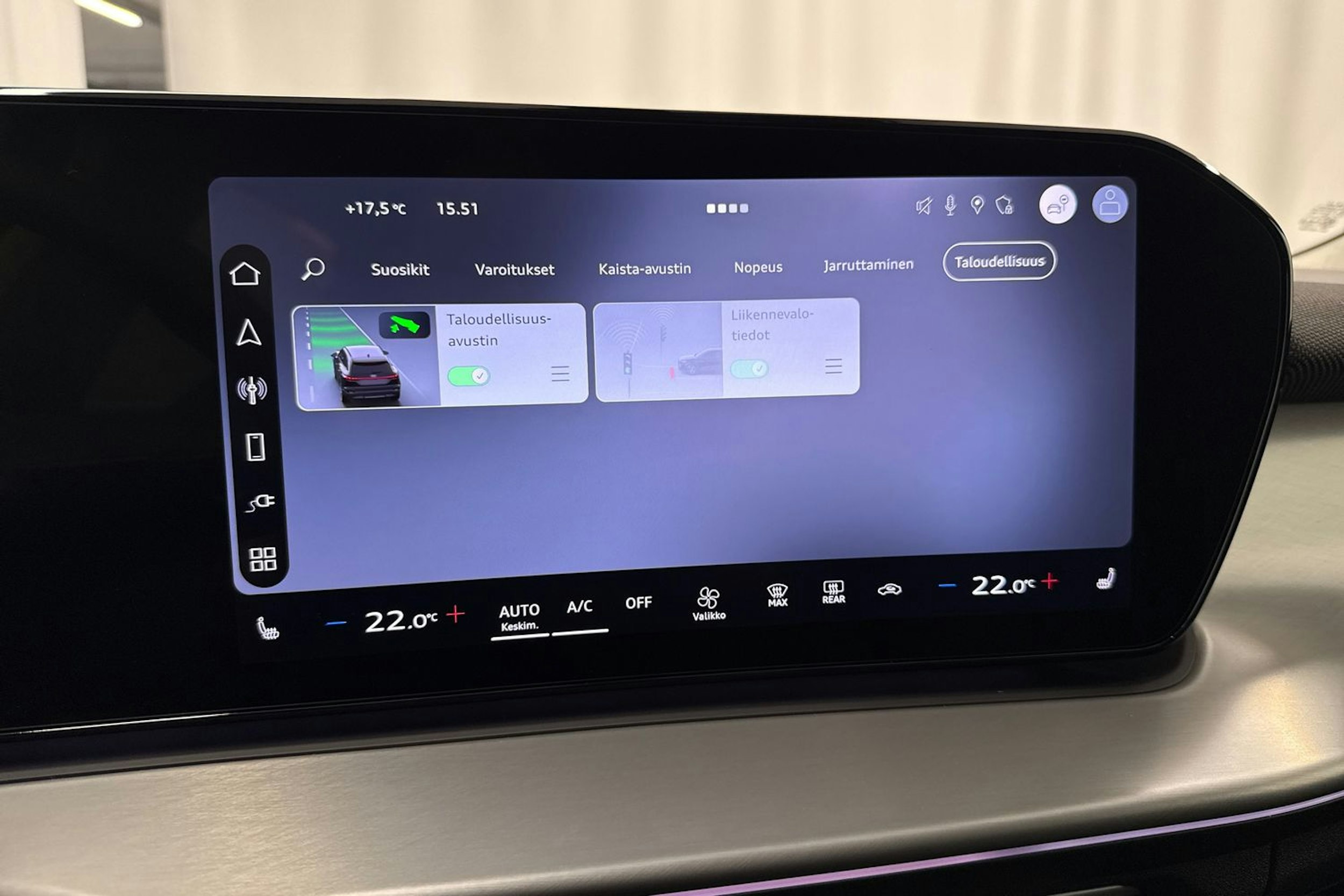 met. harmaa Audi Q3 2025 kuva 30.