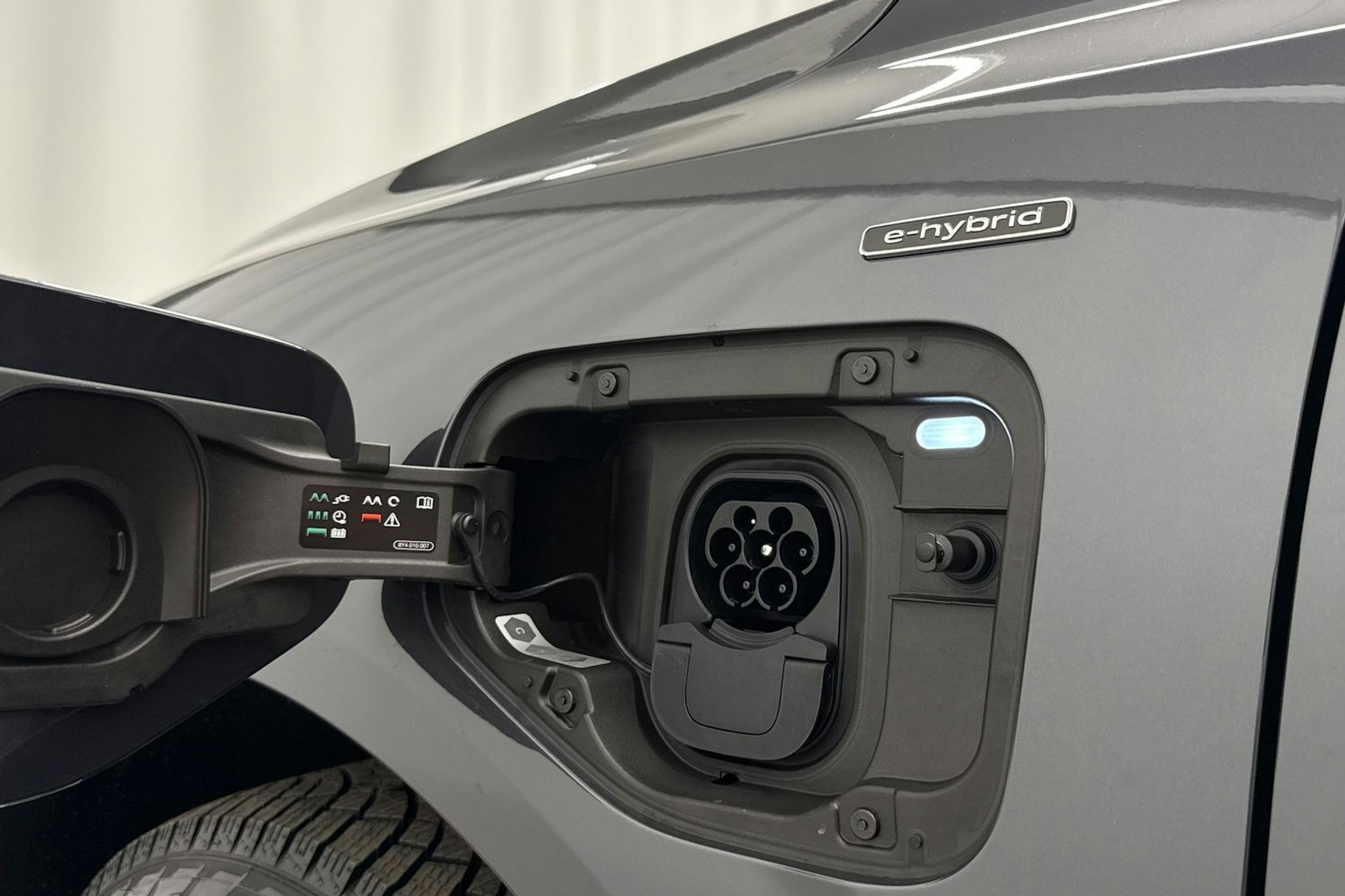 met. harmaa Audi Q3 2025 kuva 34.