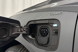 met. harmaa Audi Q3 2025 kuva 34.