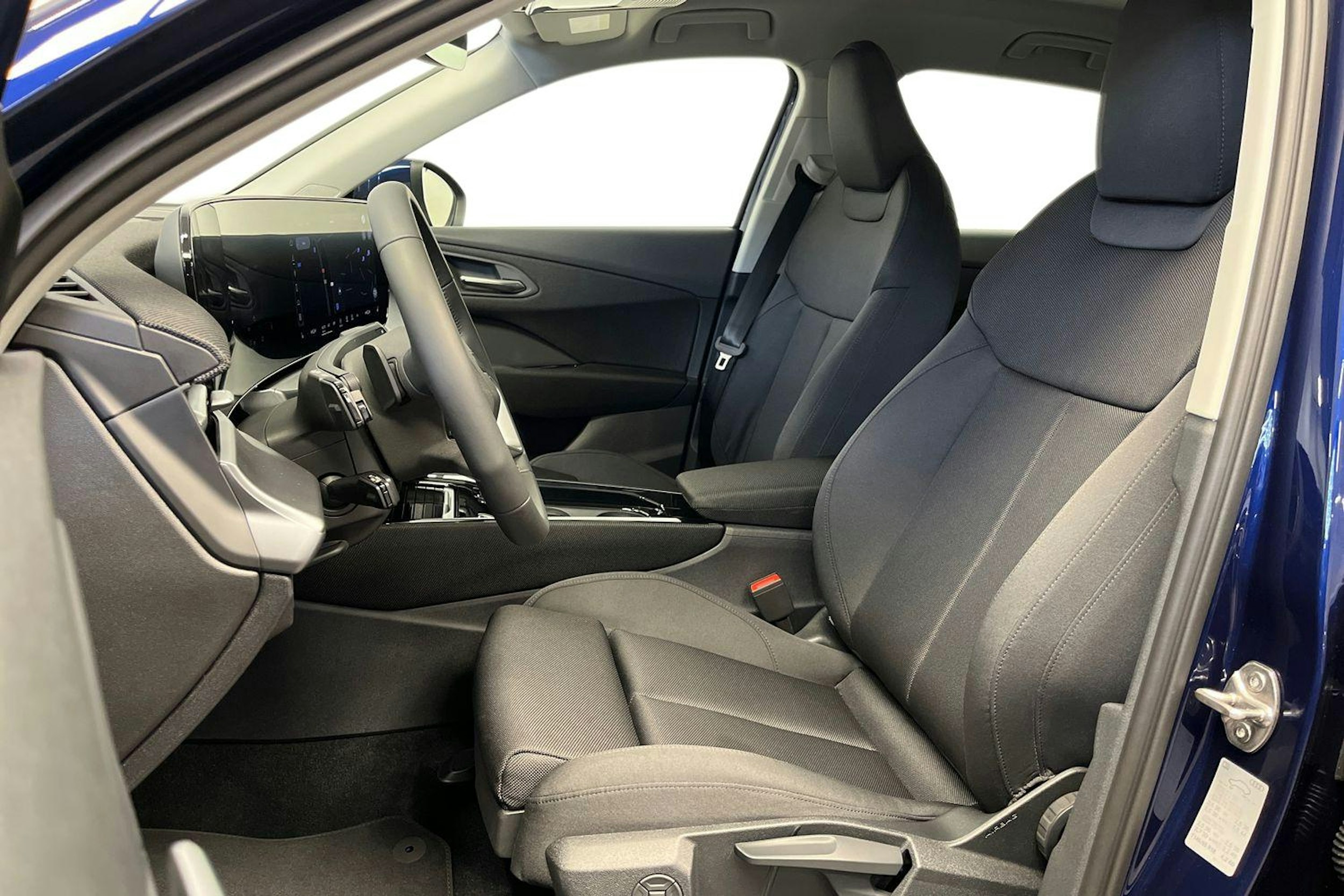 navarra sininen Audi Q3 2025 kuva 3.