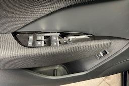 navarra sininen Audi Q3 2025 kuva 14.