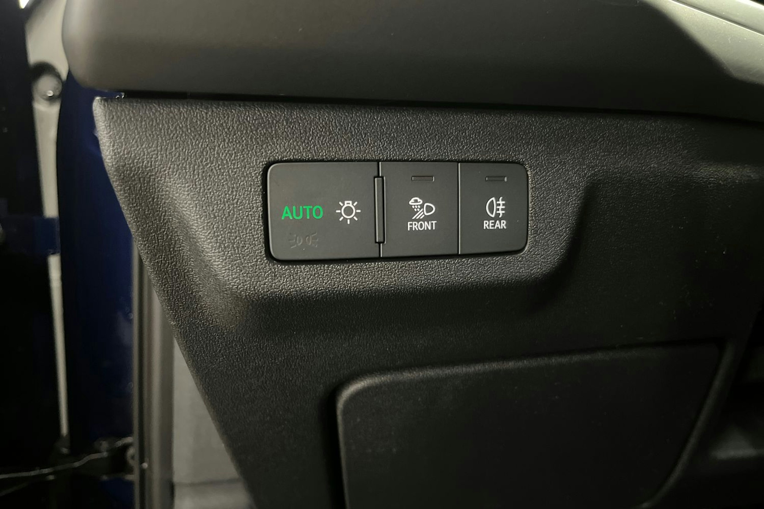 navarra sininen Audi Q3 2025 kuva 17.