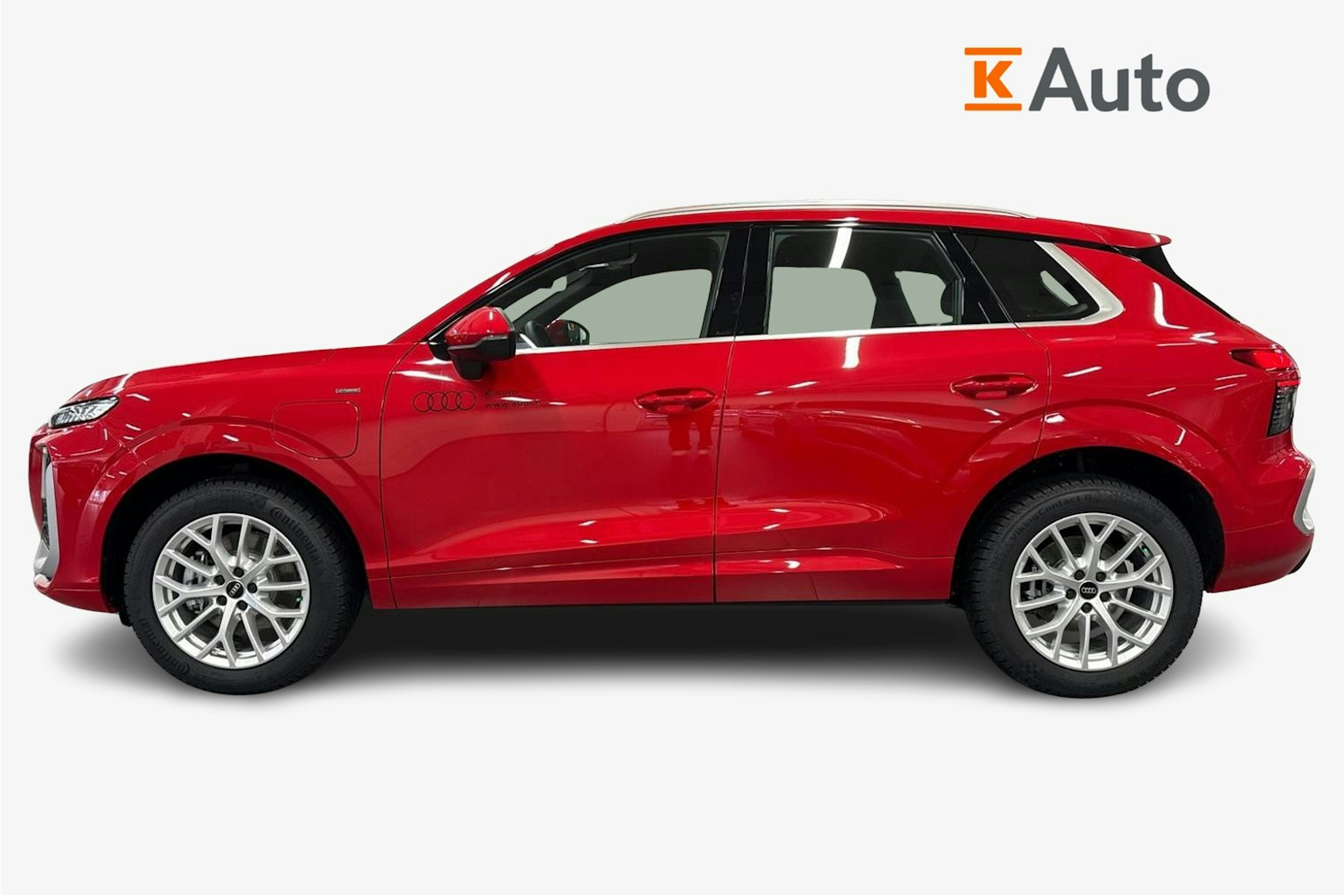 met. punainen Audi Q3 2025 kuva 5.