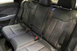 met. punainen Audi Q3 2025 kuva 8.