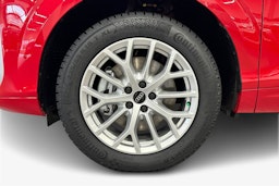 met. punainen Audi Q3 2025 kuva 9.