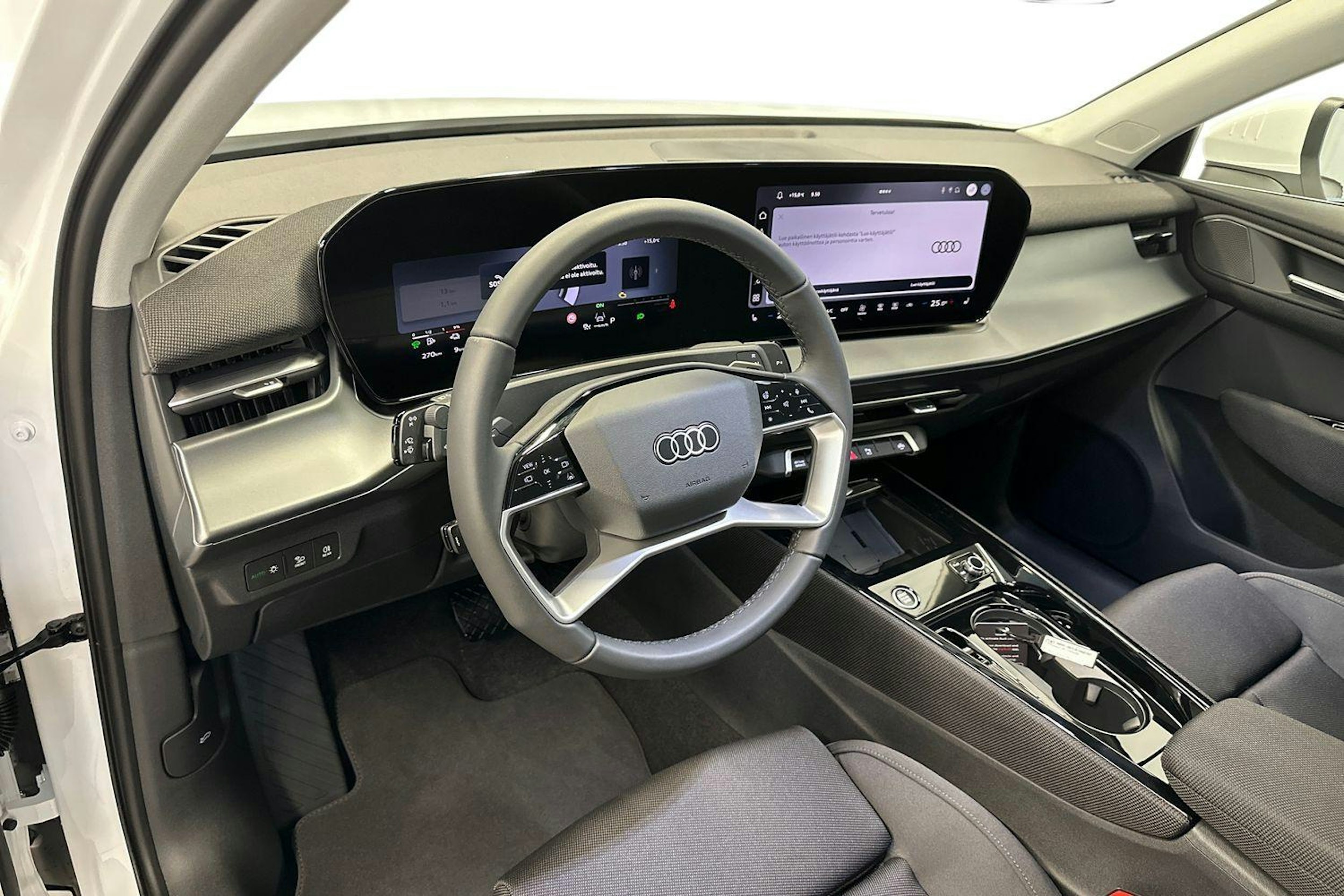 valkoinen Audi Q3 2025 kuva 3.