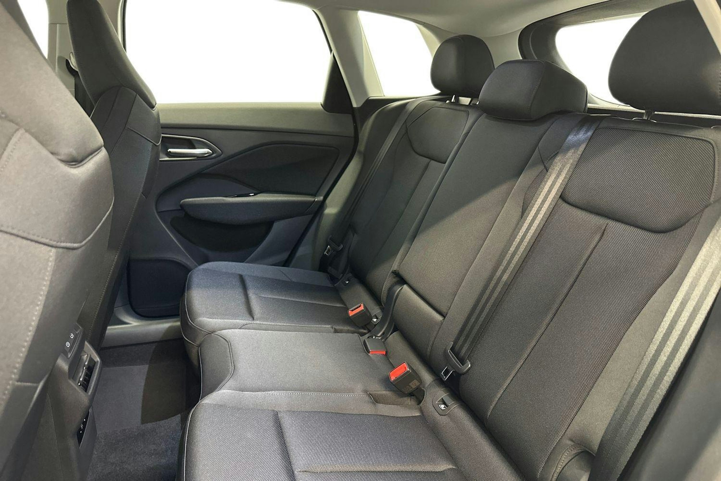 valkoinen Audi Q3 2025 kuva 4.