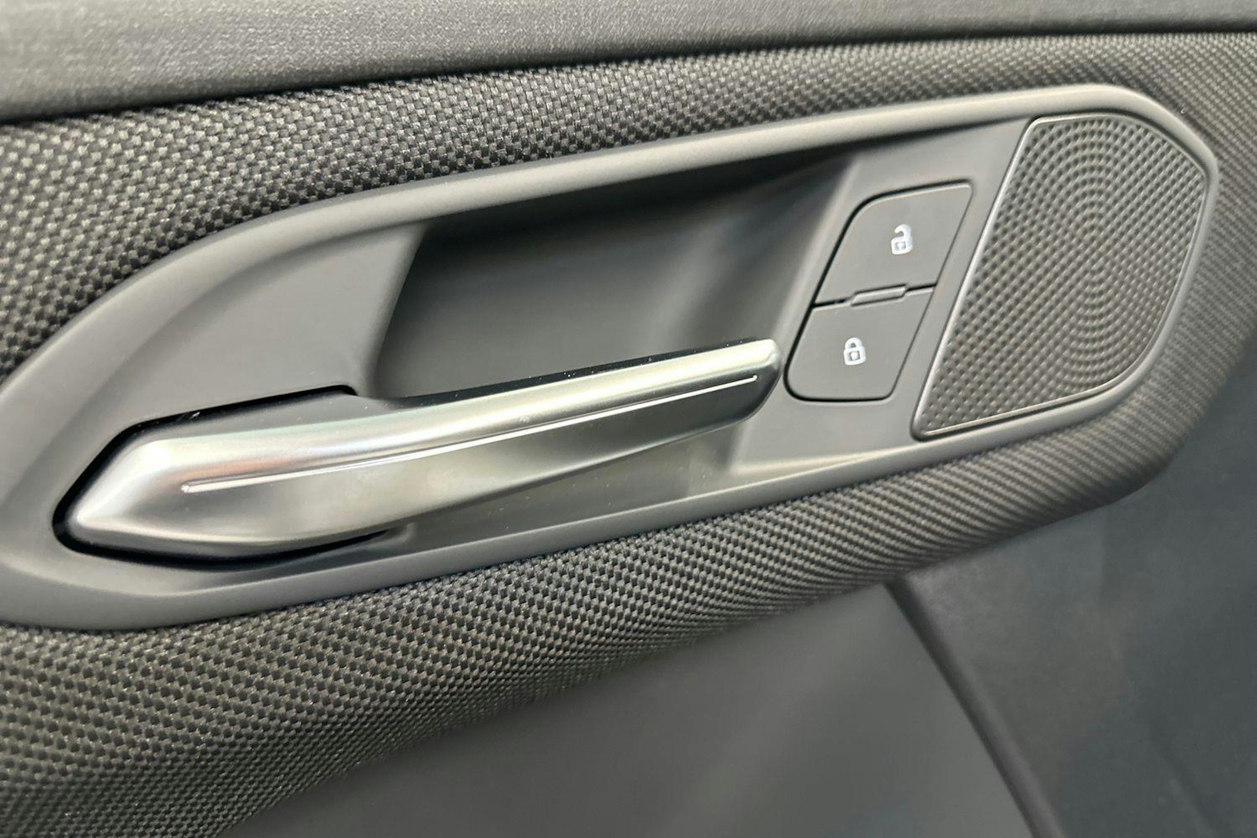 valkoinen Audi Q3 2025 kuva 8.