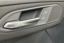 valkoinen Audi Q3 2025 kuva 8.