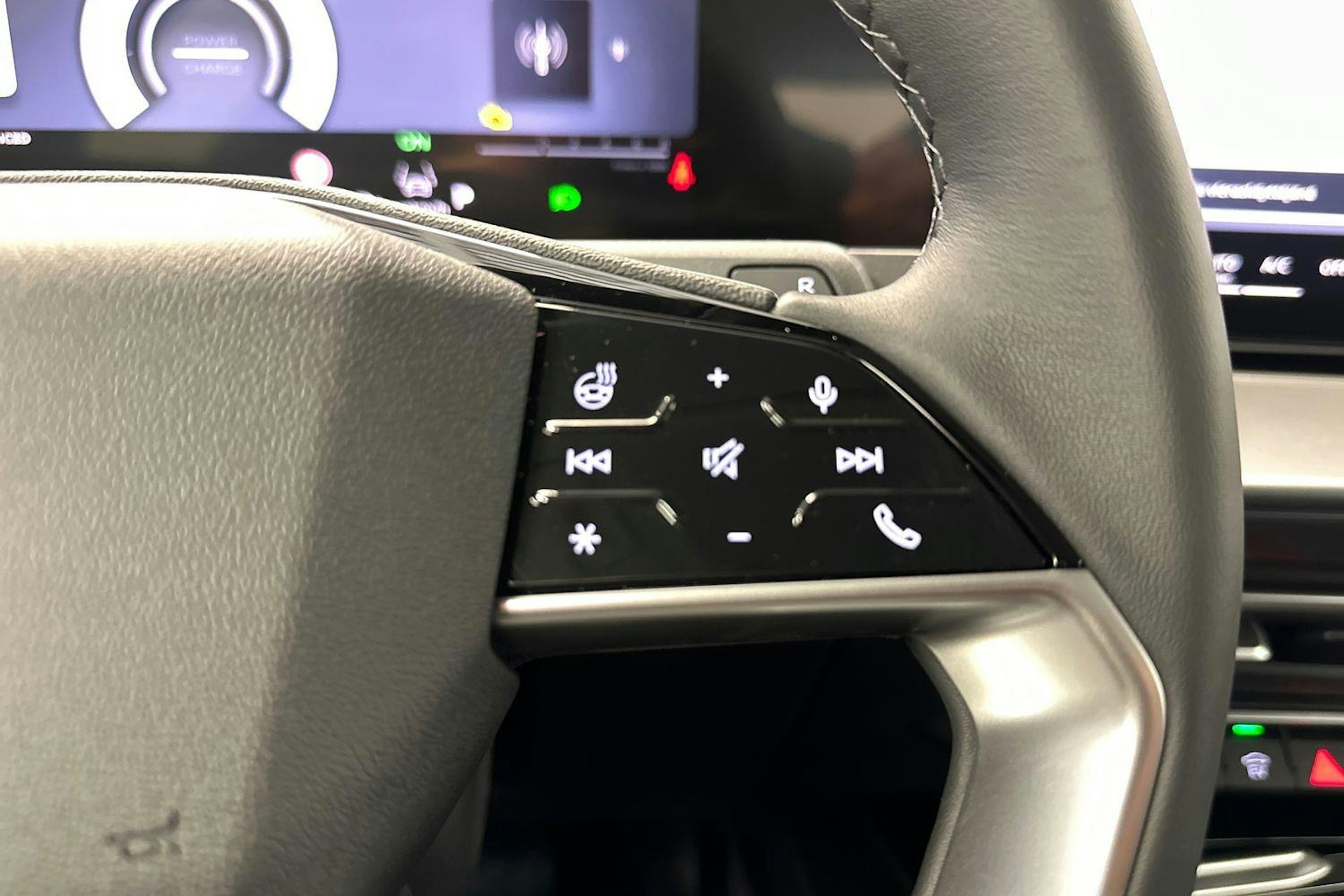 valkoinen Audi Q3 2025 kuva 12.