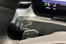 valkoinen Audi Q3 2025 kuva 13.