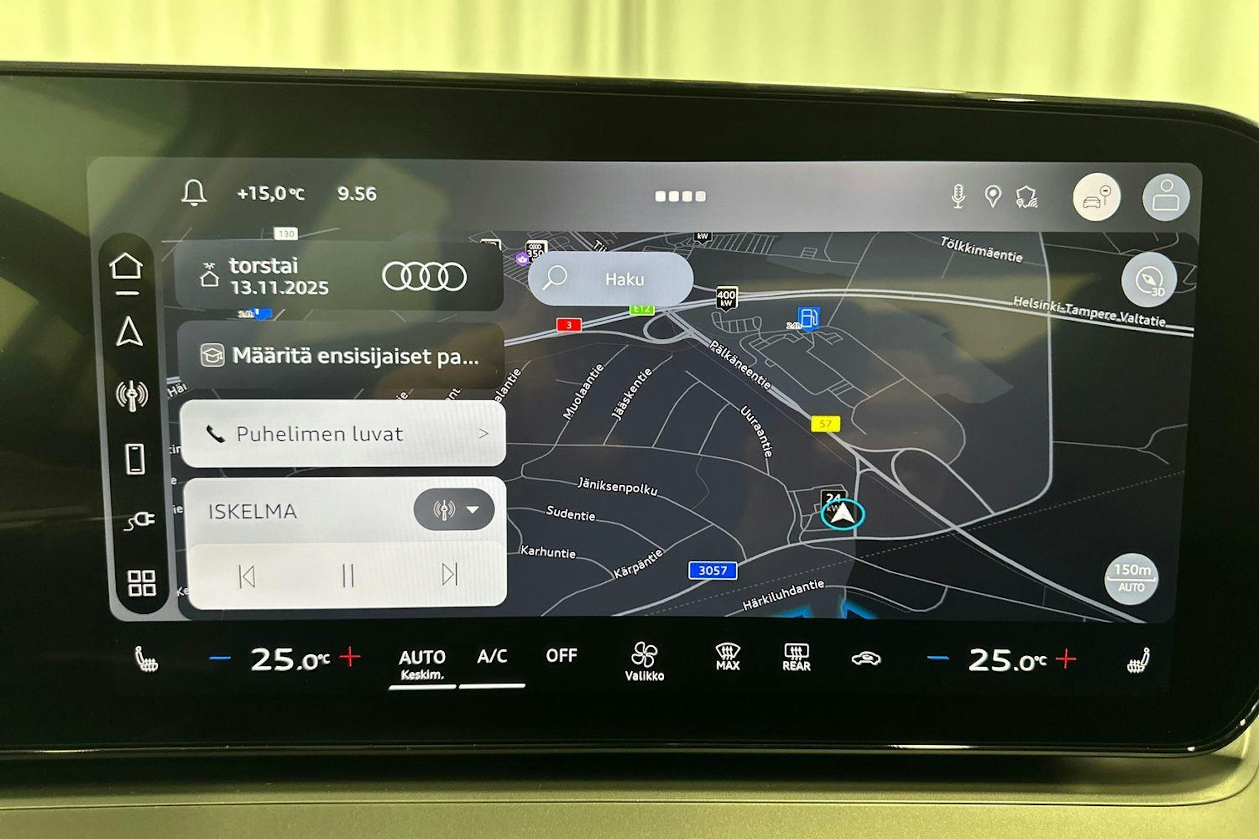 valkoinen Audi Q3 2025 kuva 16.