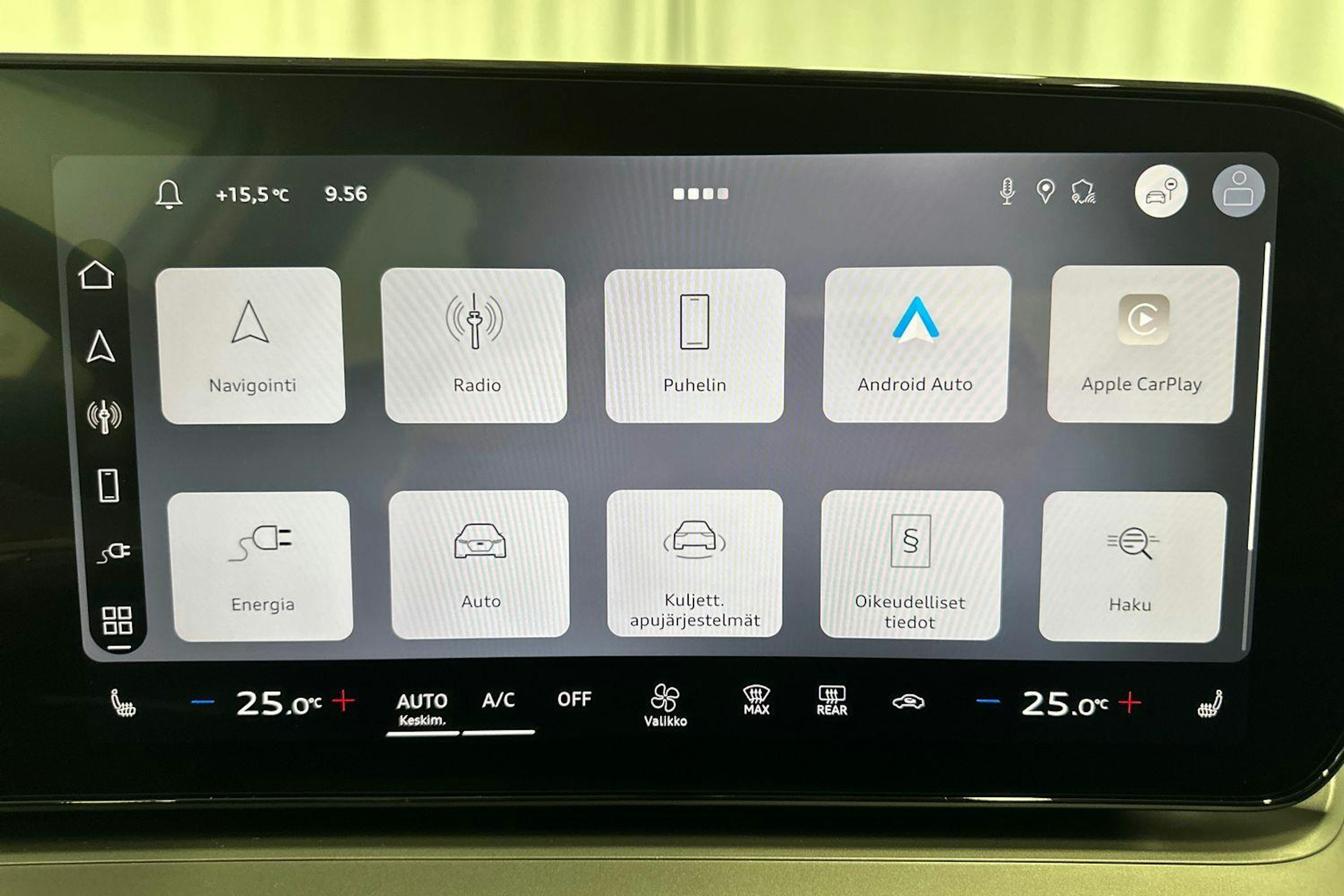 valkoinen Audi Q3 2025 kuva 17.