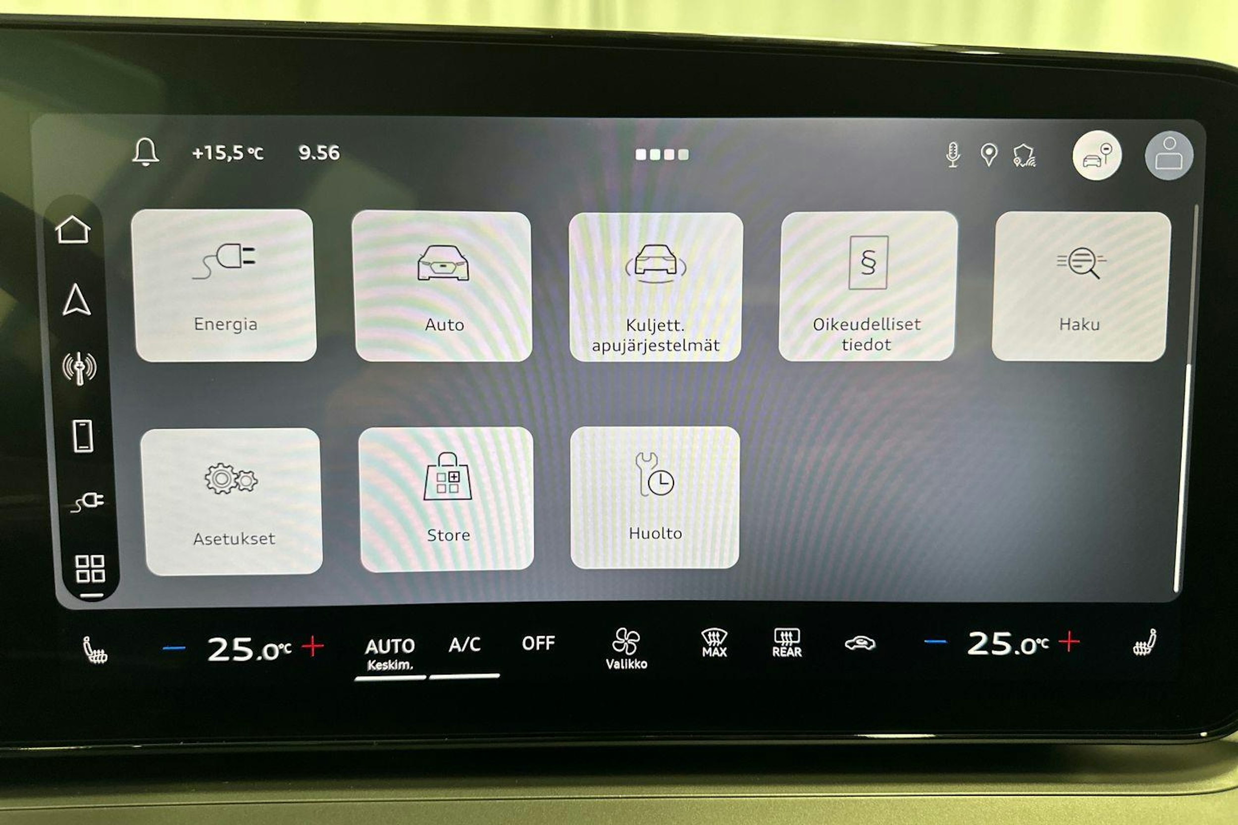 valkoinen Audi Q3 2025 kuva 18.