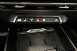 valkoinen Audi Q3 2025 kuva 19.