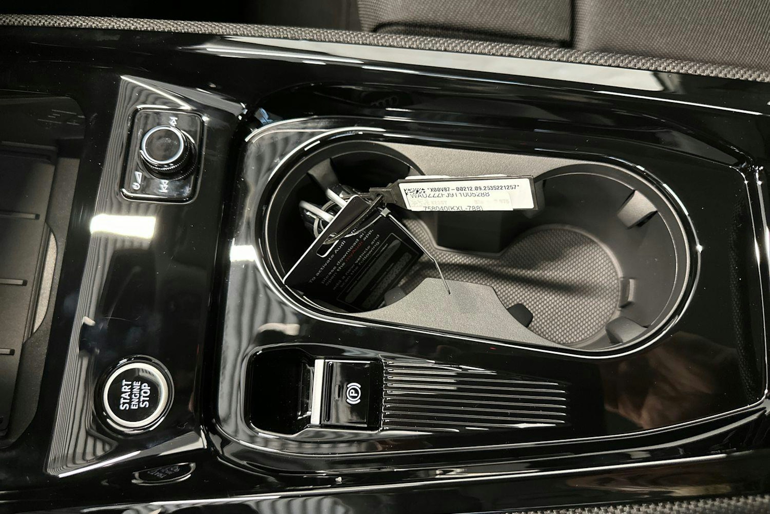 valkoinen Audi Q3 2025 kuva 20.