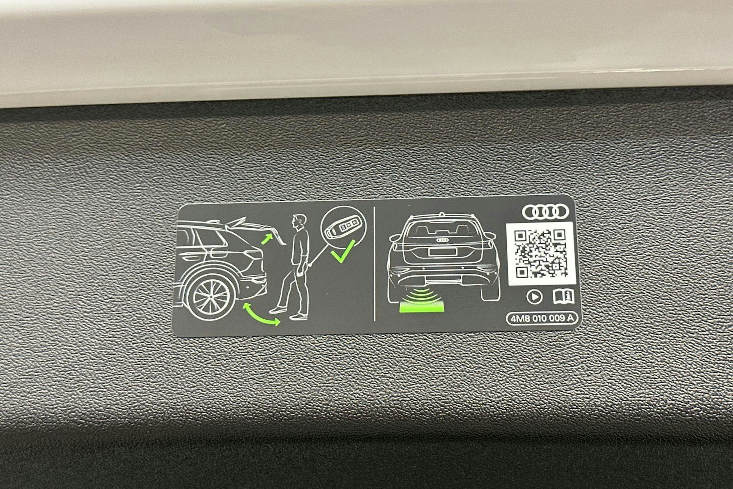 valkoinen Audi Q3 2025 kuva 22.