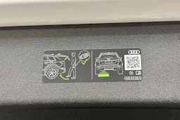 valkoinen Audi Q3 2025 kuva 22.