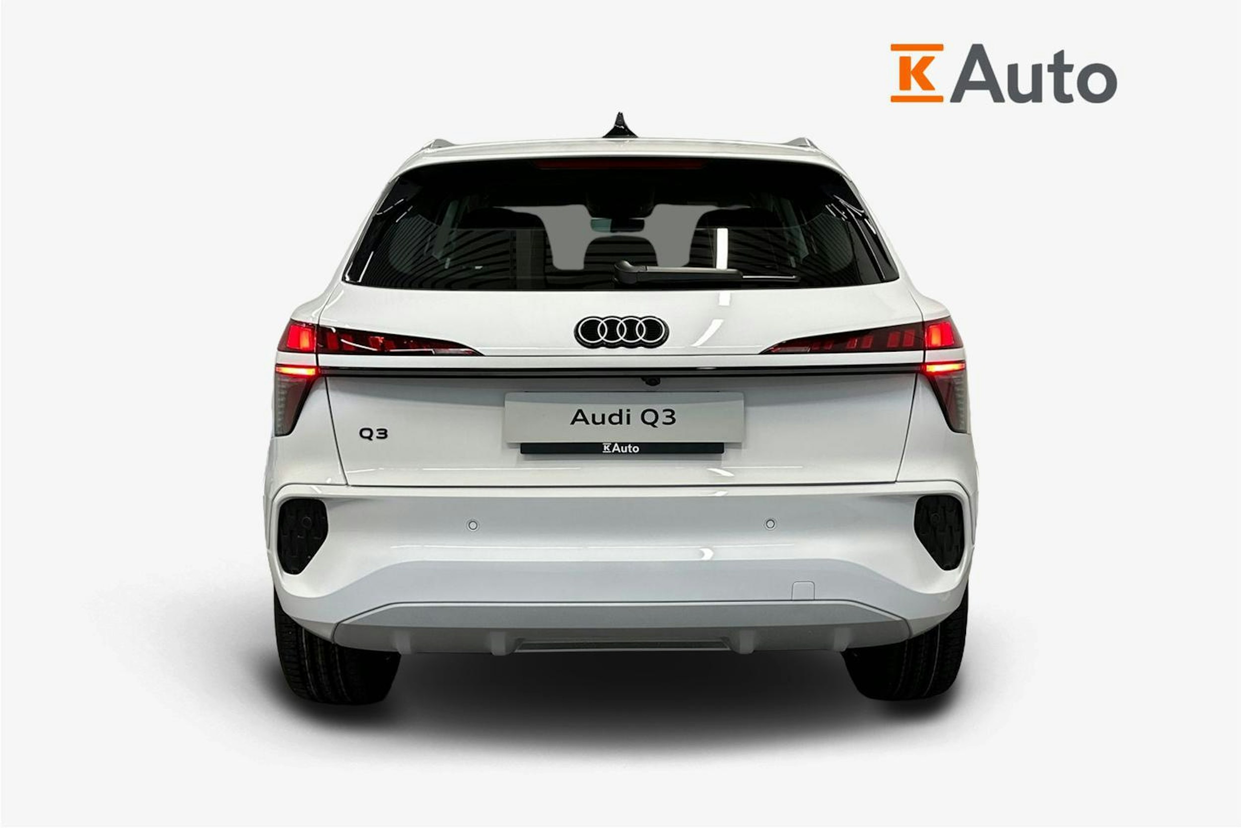 valkoinen Audi Q3 2025 kuva 25.