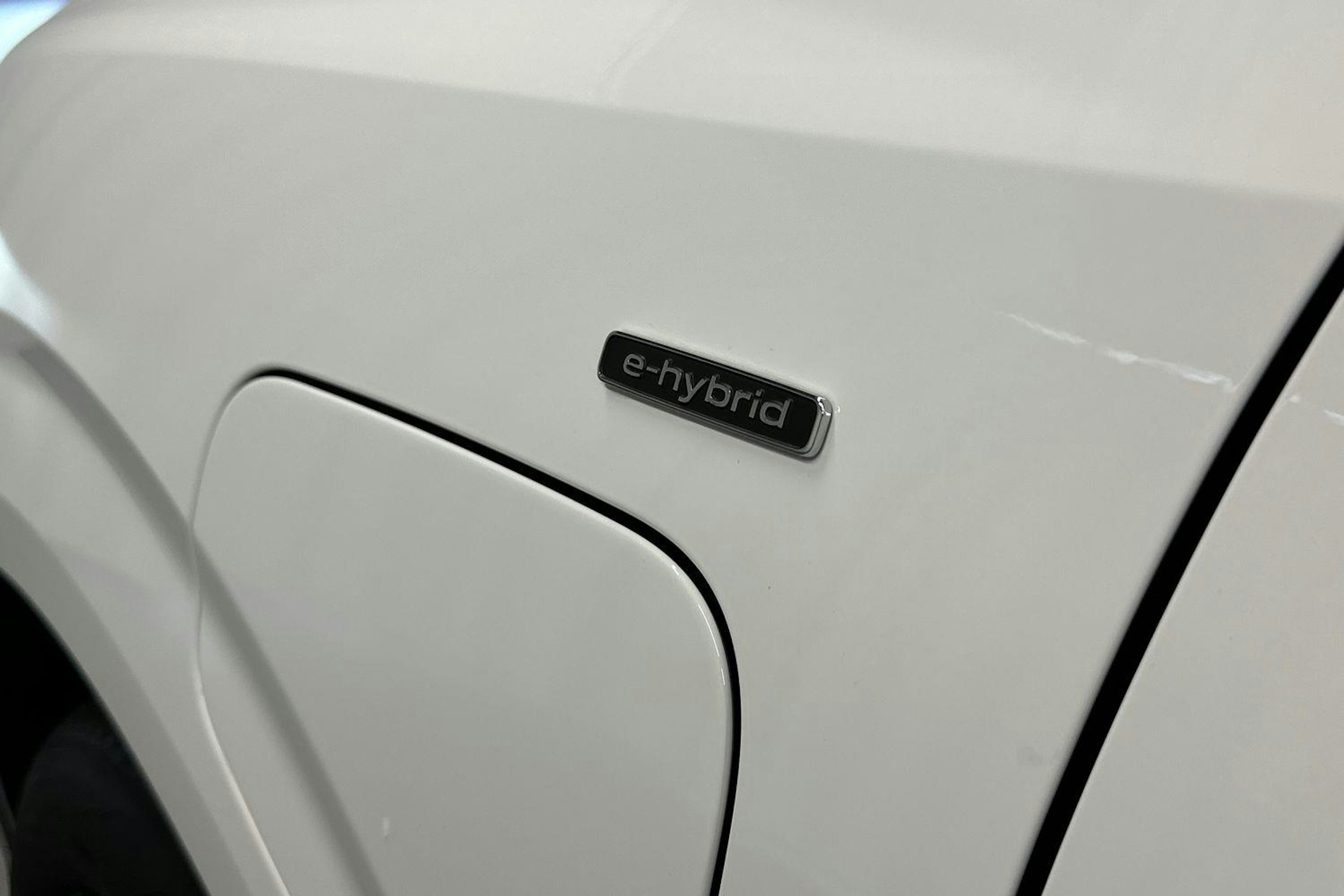 valkoinen Audi Q3 2025 kuva 28.